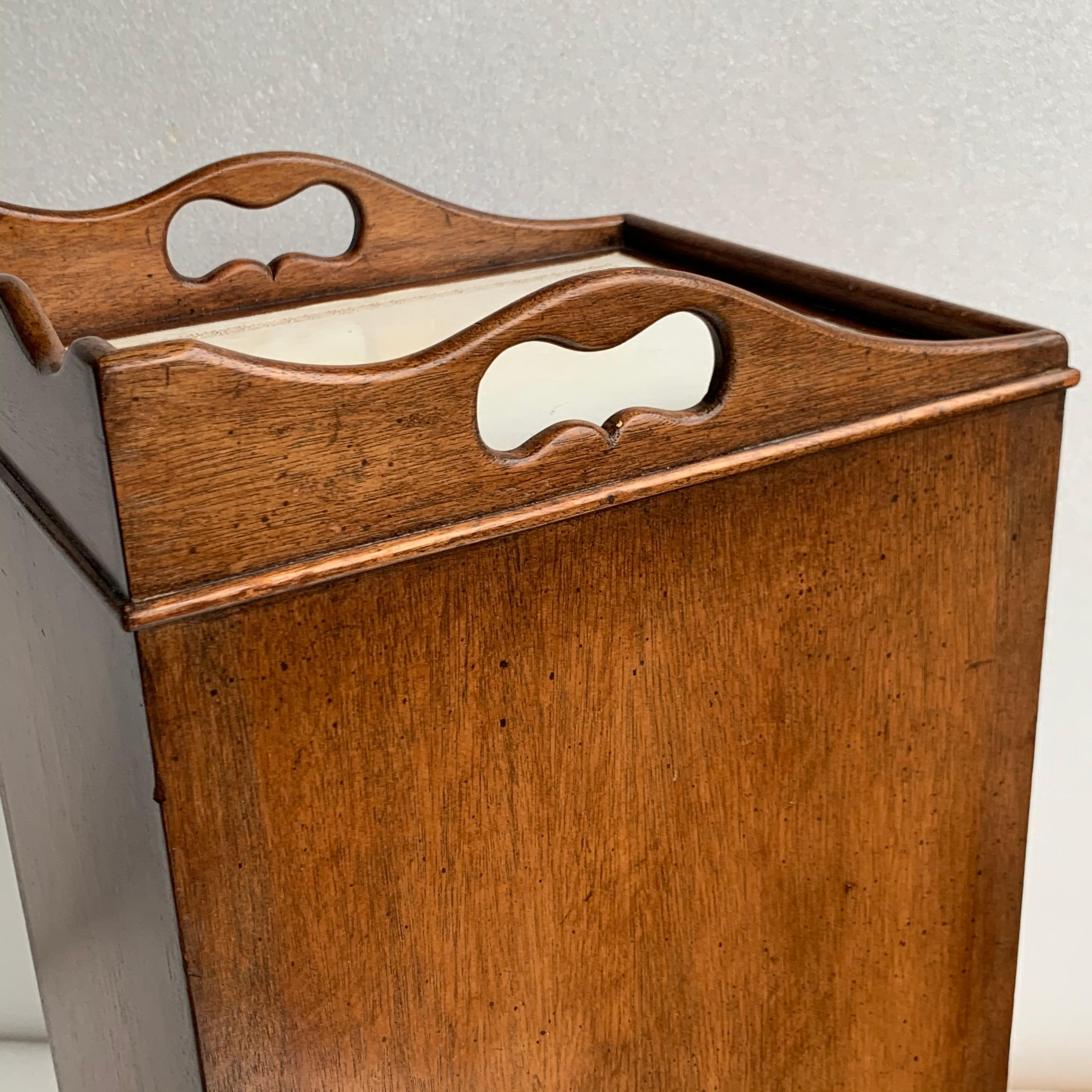 Small Georgian Style Bedside Cabinet By Smith & Watson, New York 10