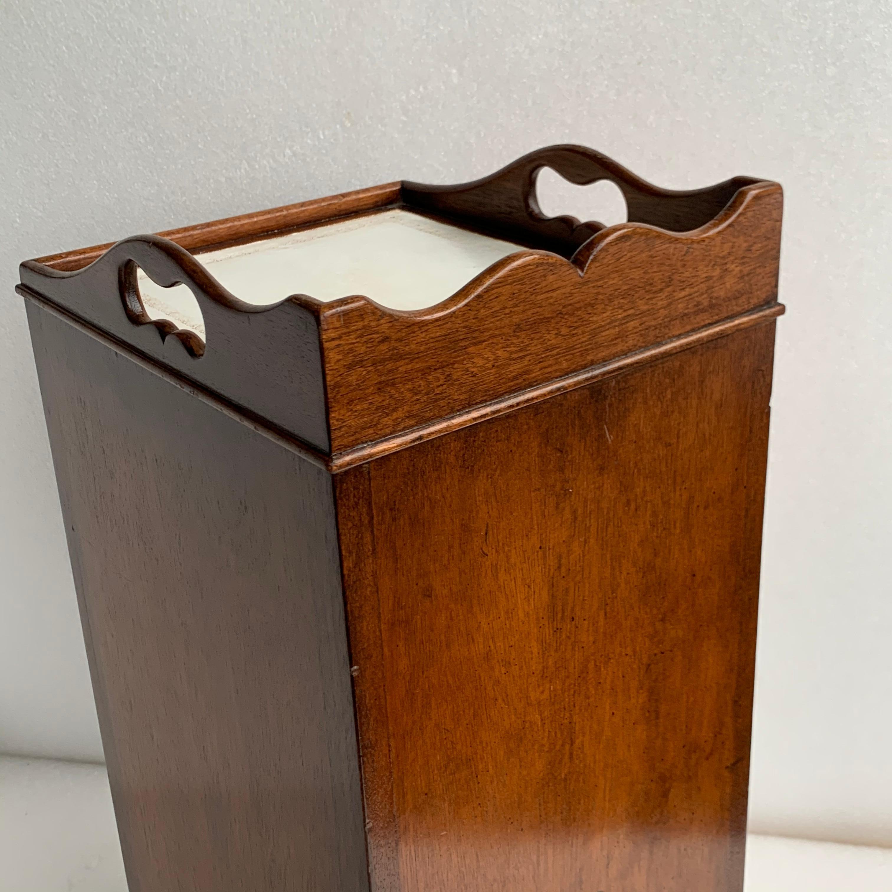Small Georgian Style Bedside Cabinet By Smith & Watson, New York 11