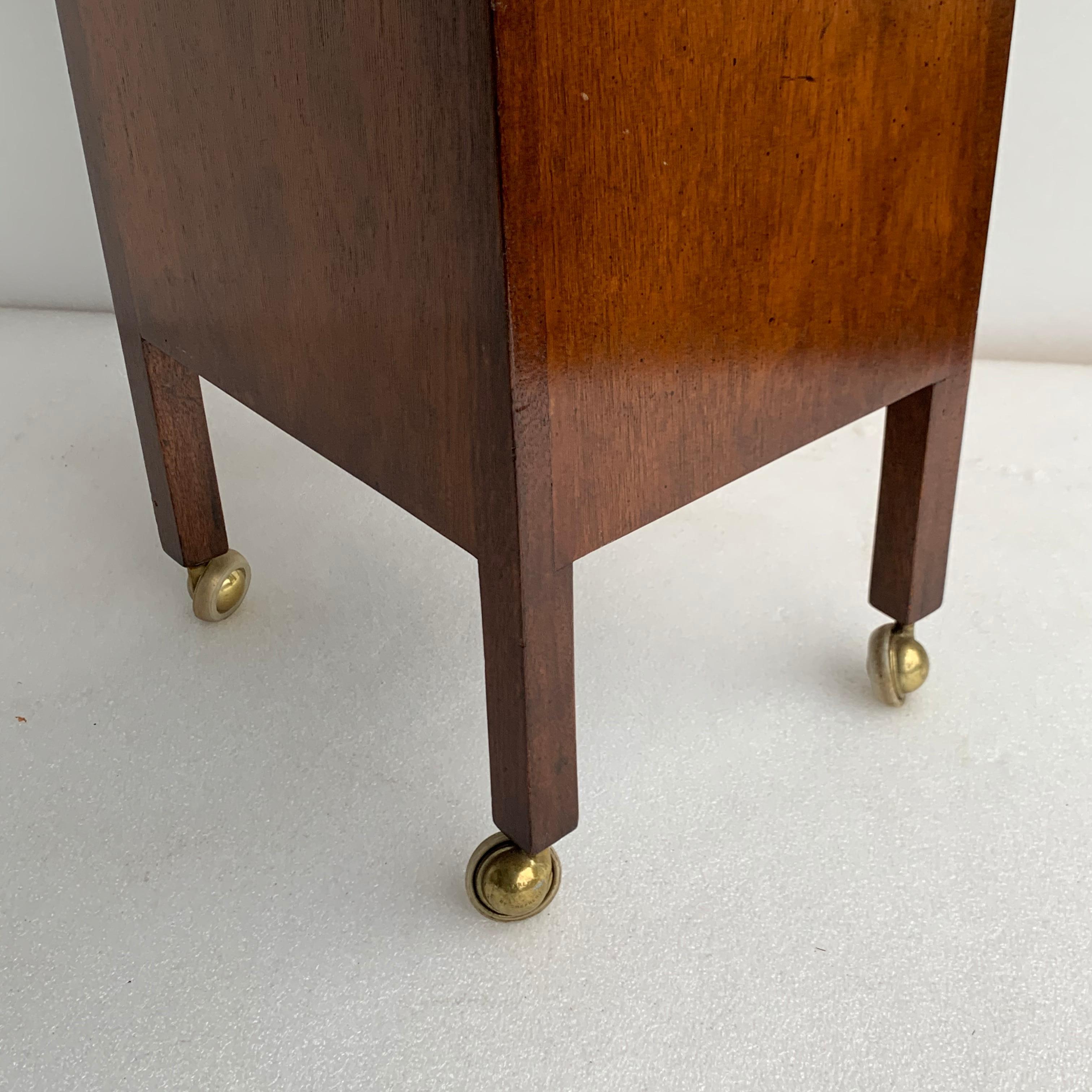 Small Georgian Style Bedside Cabinet By Smith & Watson, New York 12