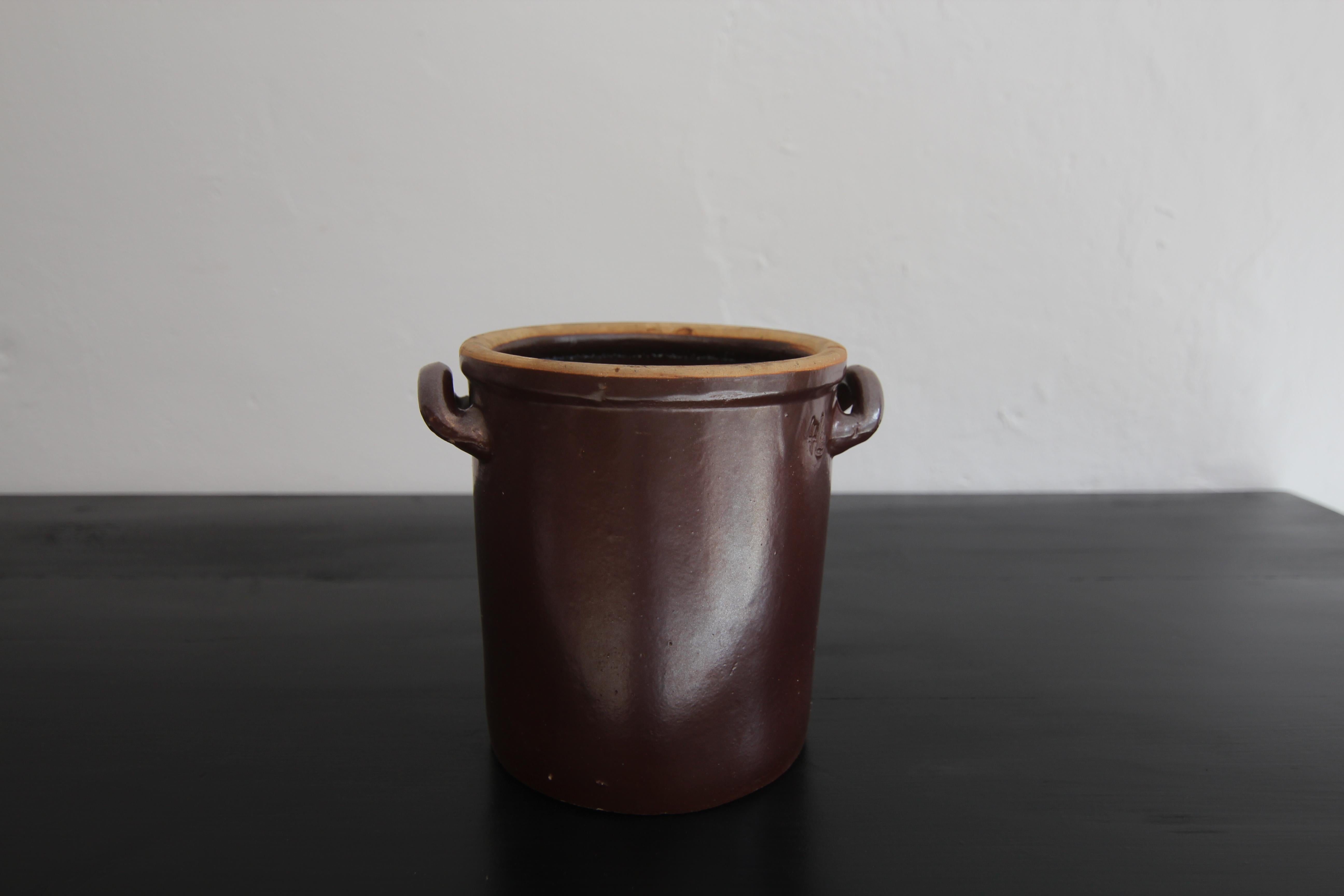 Piccolo vaso tedesco in gres marrone In condizioni buone in vendita a Dusseldorf, DE