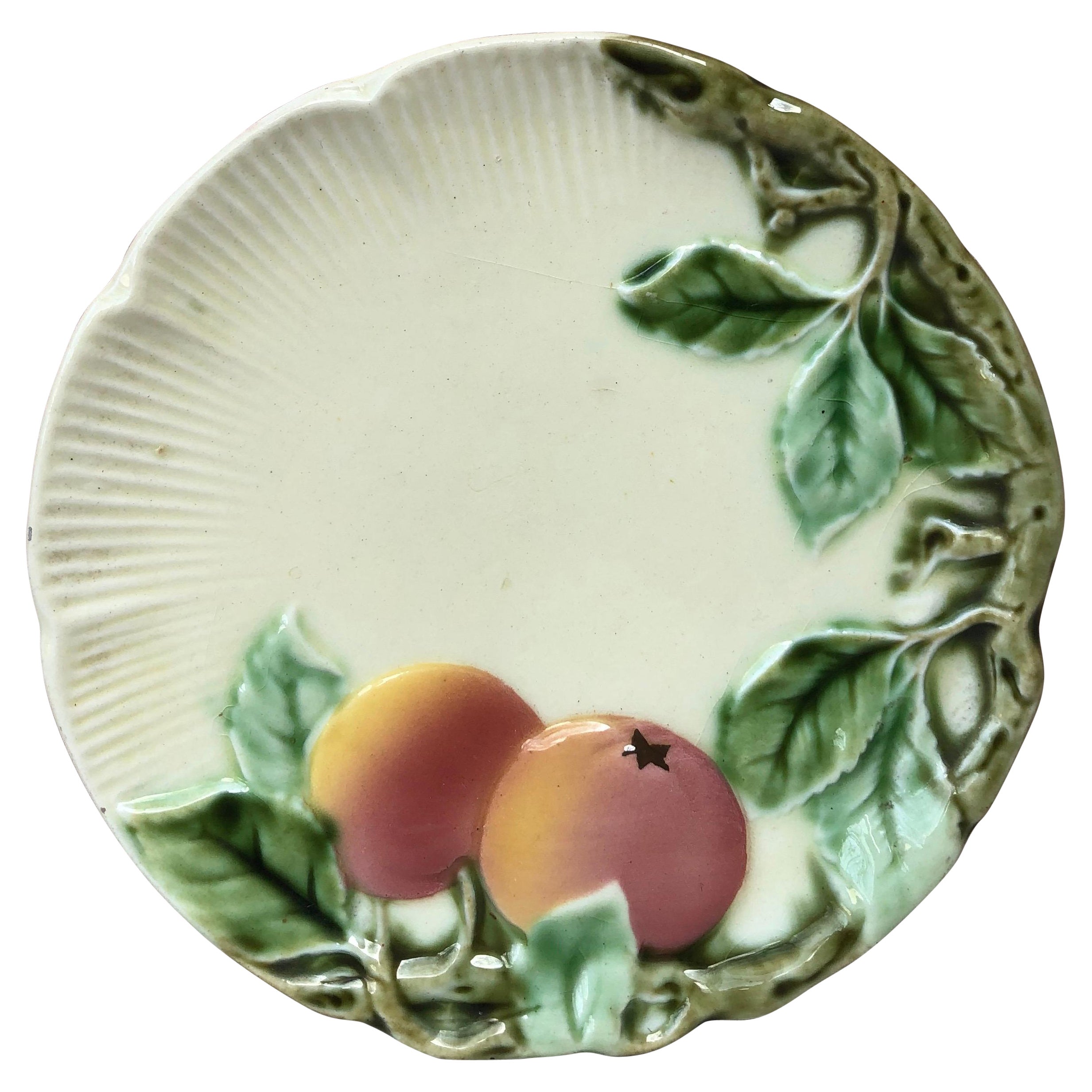 Petite assiette à pomme en majolique allemande vers 1900