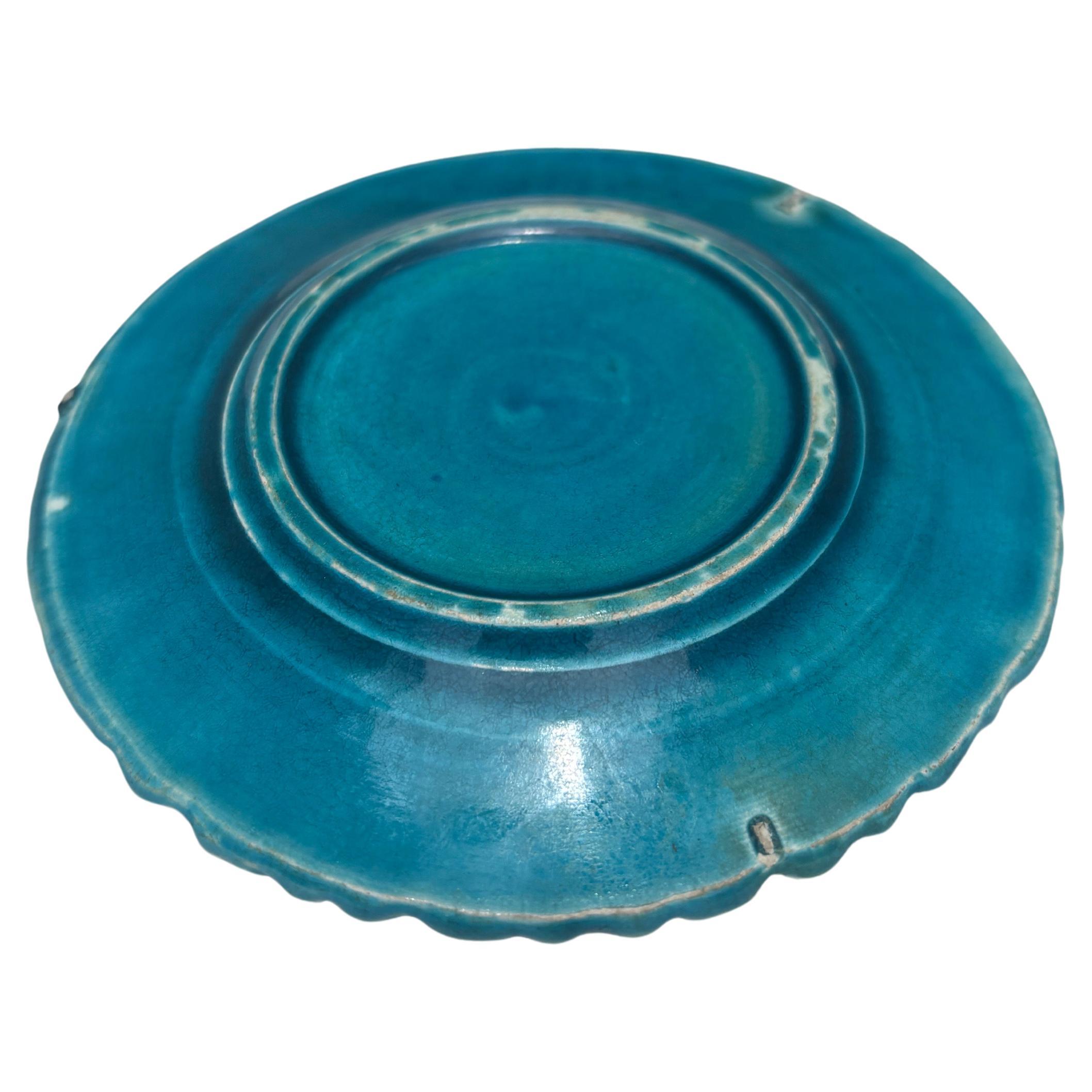 Piccolo piatto in maiolica a forma di margherita del 1900 circa.
4,5 pollici di diametro.
  