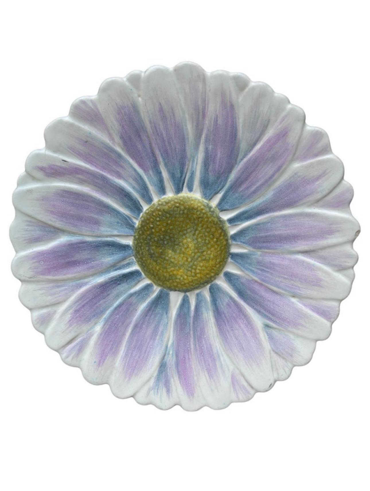 Piccolo piatto a margherita in maiolica tedesca Circa 1900 in vendita 1