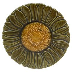 Piccolo piatto a margherita in maiolica tedesca Circa 1900