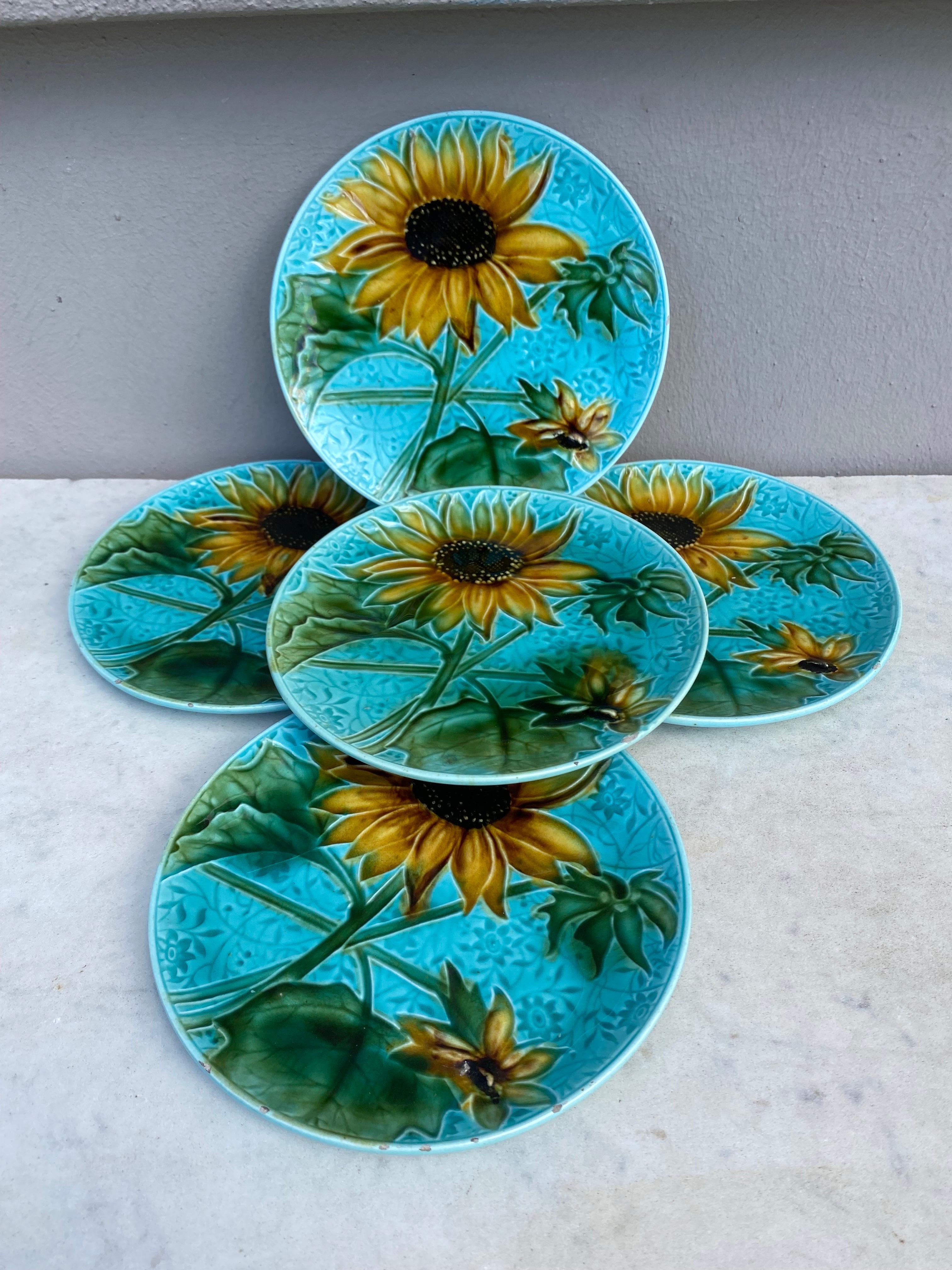 Small German Majolica Sunflower Plate Circa 1900 In Good Condition In Austin, TX