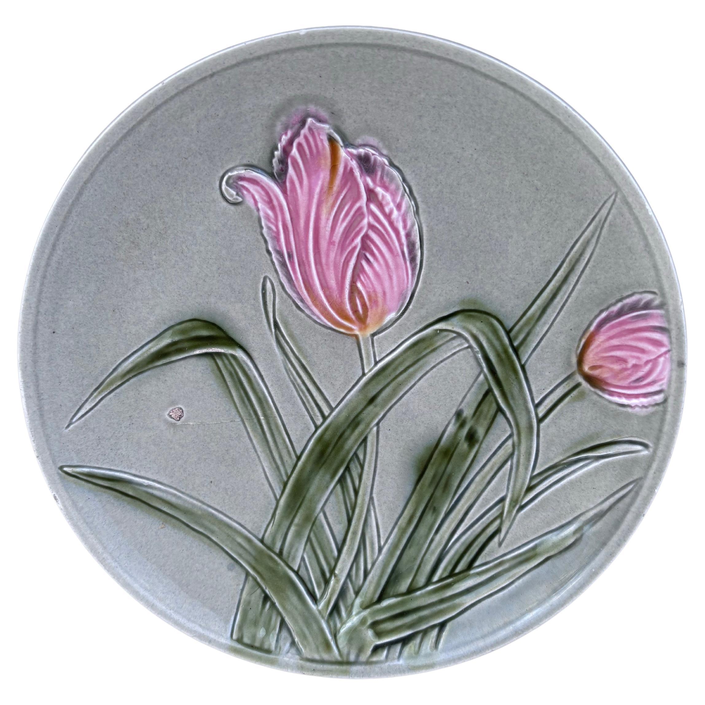 Plato pequeño de tulipán de mayólica alemana Circa 1900 en venta