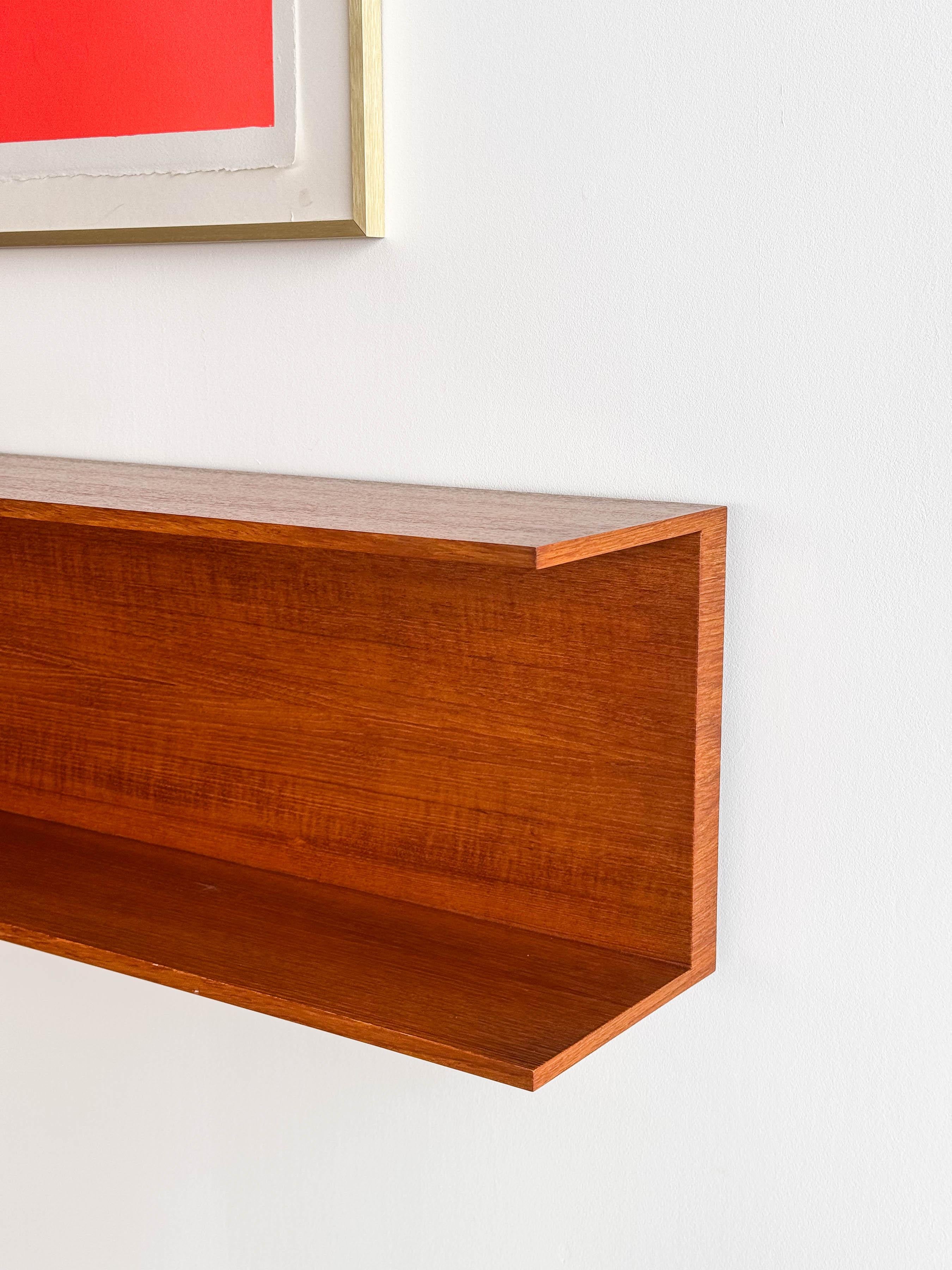 Teak Piccolo mobile da parete tedesco di metà secolo in teak di Walter Wirz per Wilhelm Renz, 1960 in vendita