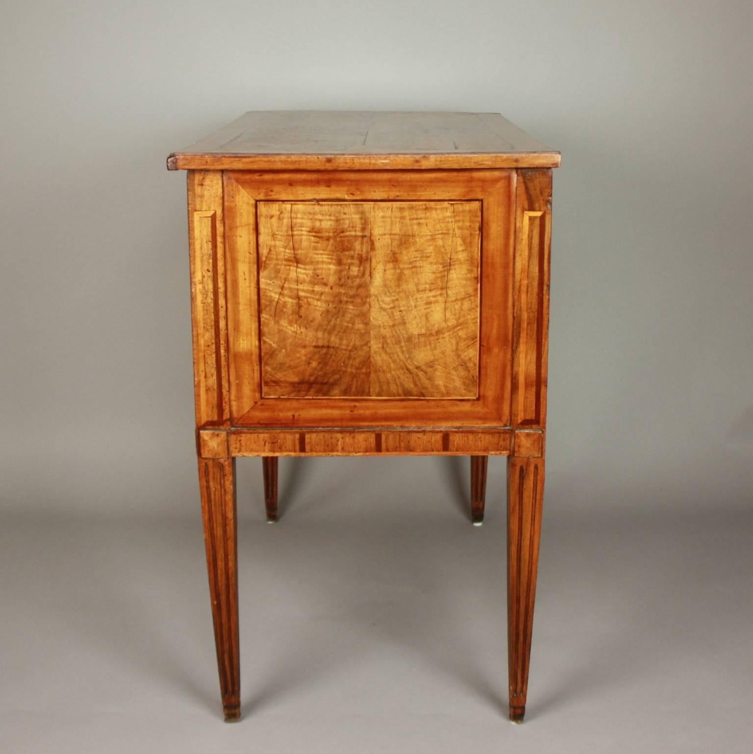 Small German Neoclassical Marquetry Commode or Chest of Drawer, 18th Century (Deutsch)