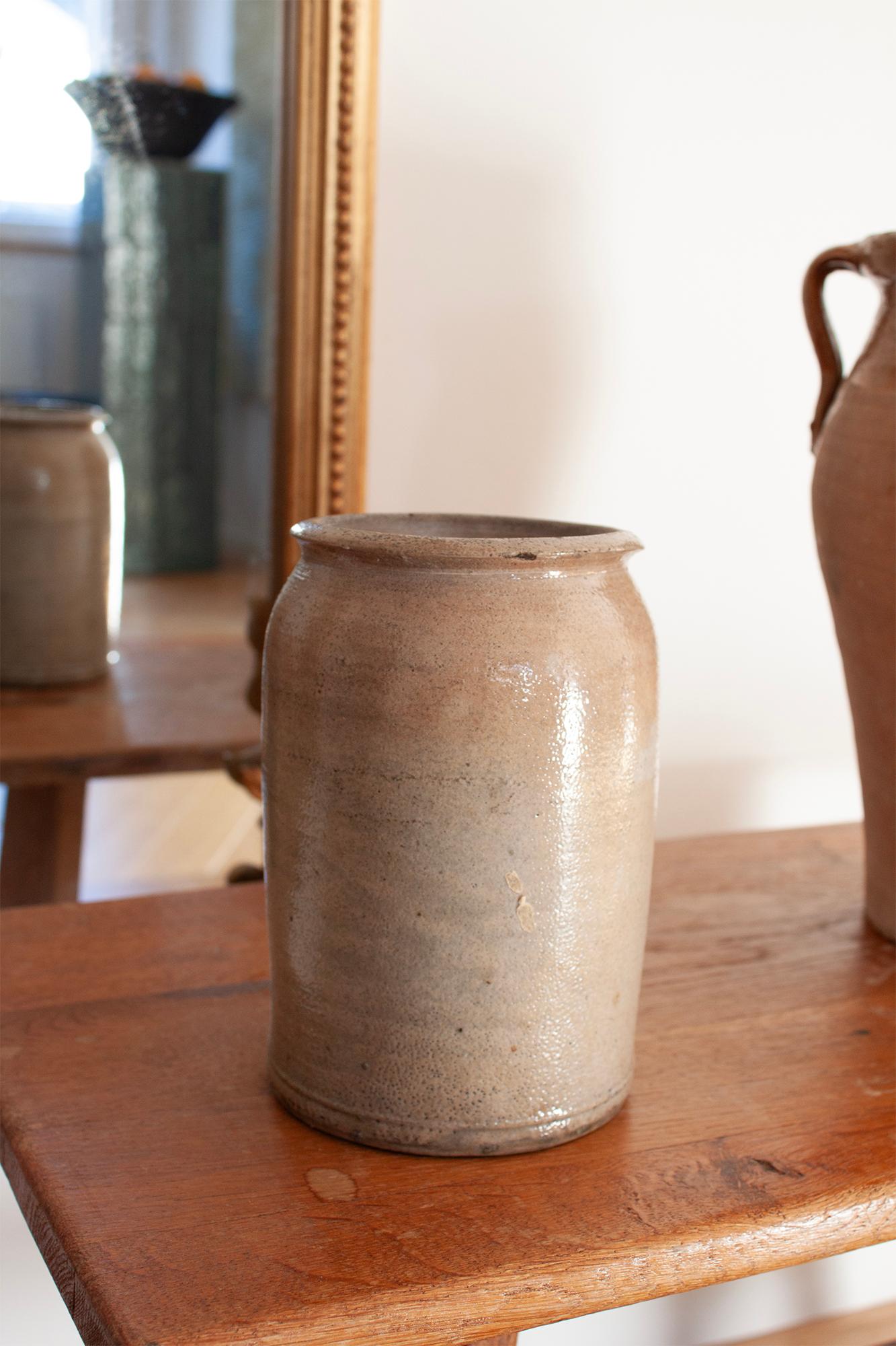 Small German Stoneware Kitchen Crock With Makers Mark In Good Condition For Sale In Rümmingen, BW