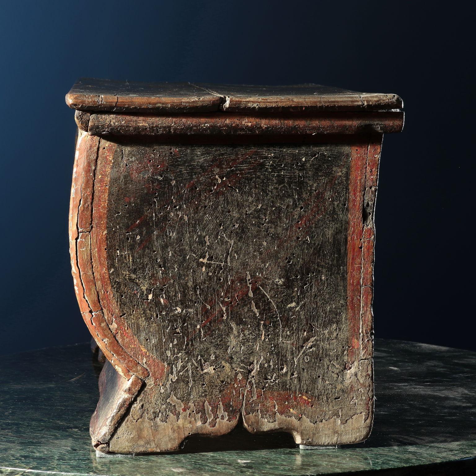 Pequeña Caja Dorada Madera Grabada y Pintada Venecia Italia S. XVI Familia Belloni en venta 4