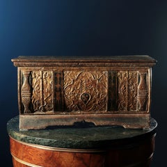 Piccola scatola dorata in legno inciso e dipinto Venezia Italia XVI secolo Famiglia Belloni