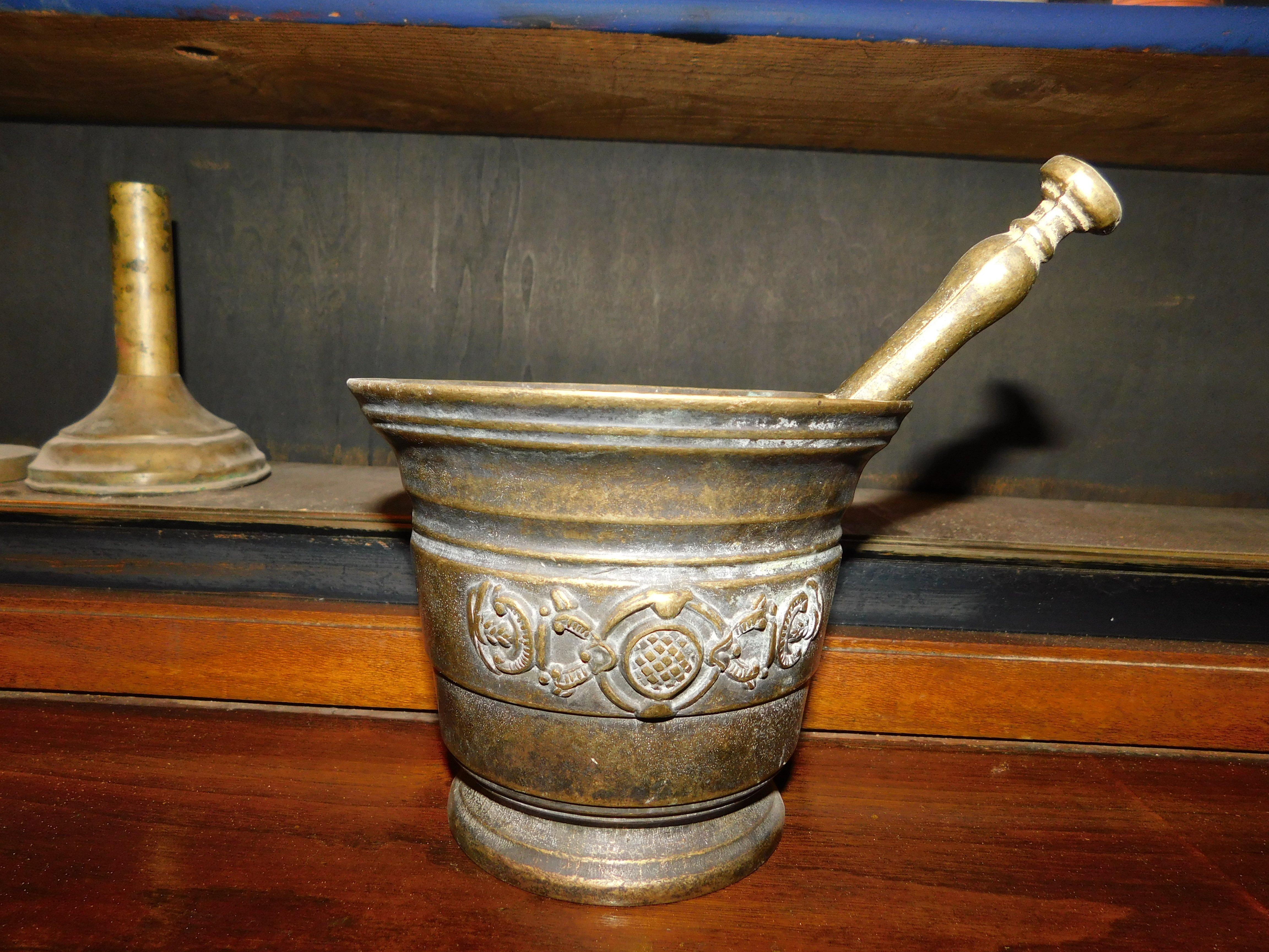 Italian Small gilded bronze mortar and pestle, Italy For Sale