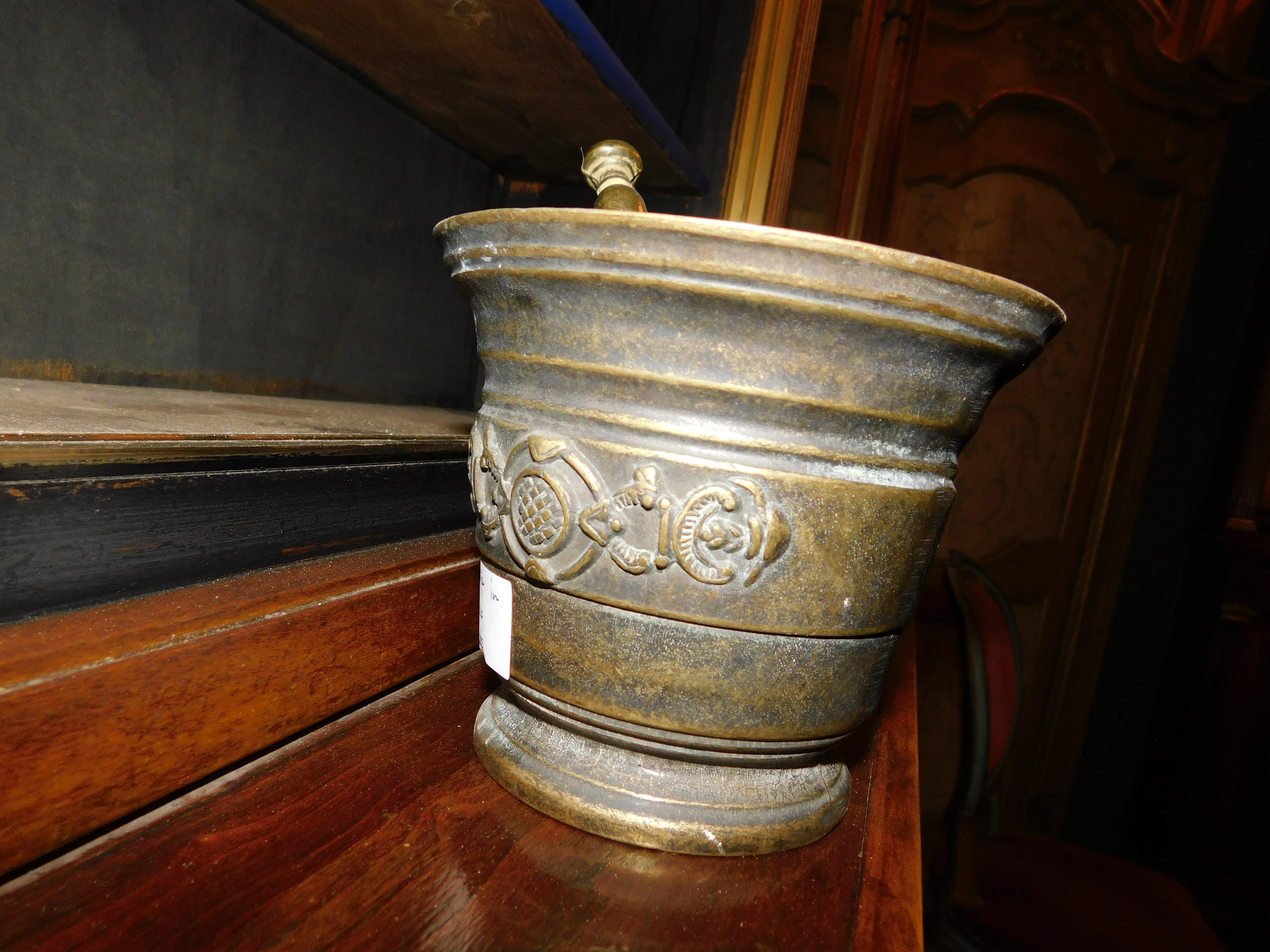 Brass Small gilded bronze mortar and pestle, Italy For Sale