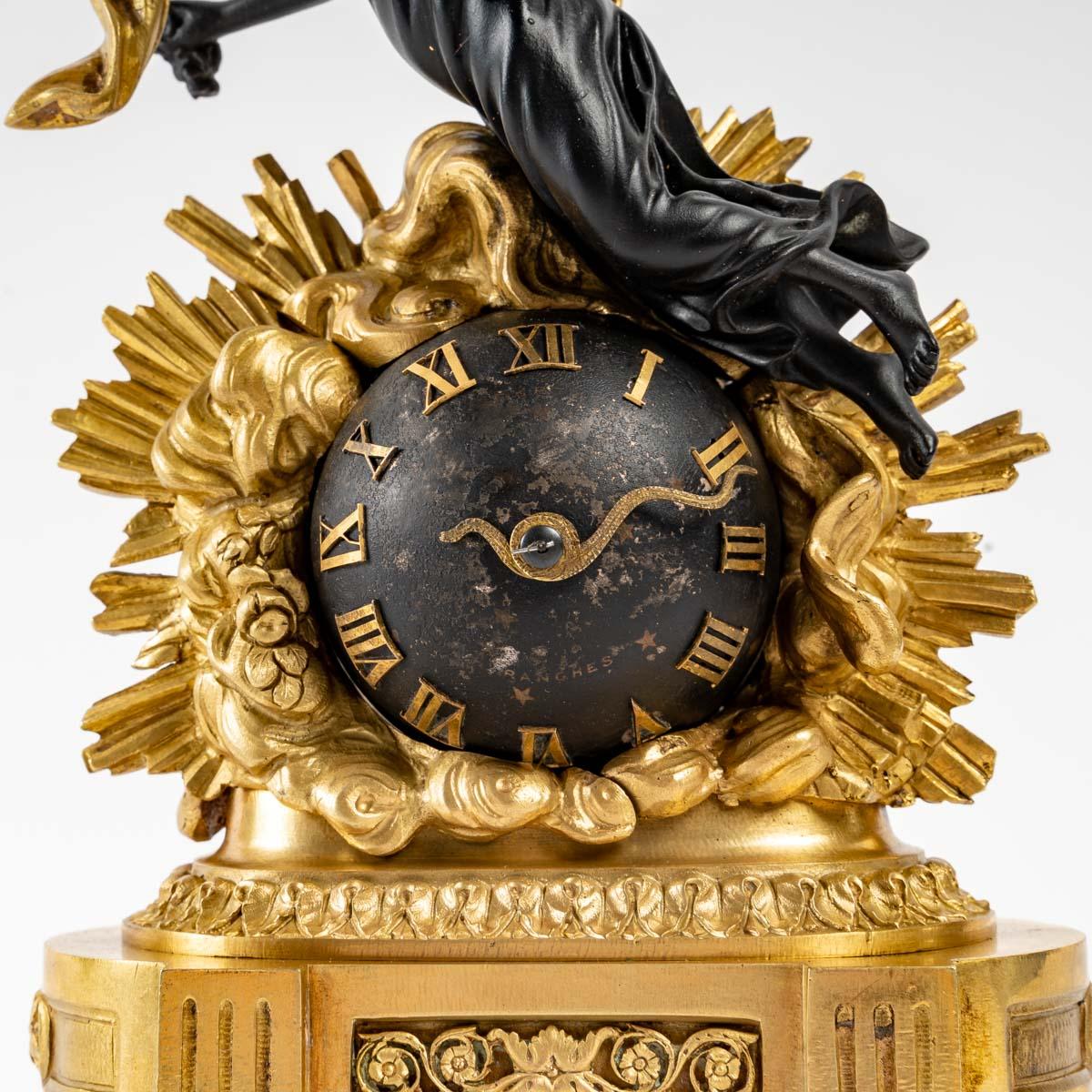 Small Gilt Bronze and Patinated Bronze Clock, 19th Century In Good Condition In Saint-Ouen, FR