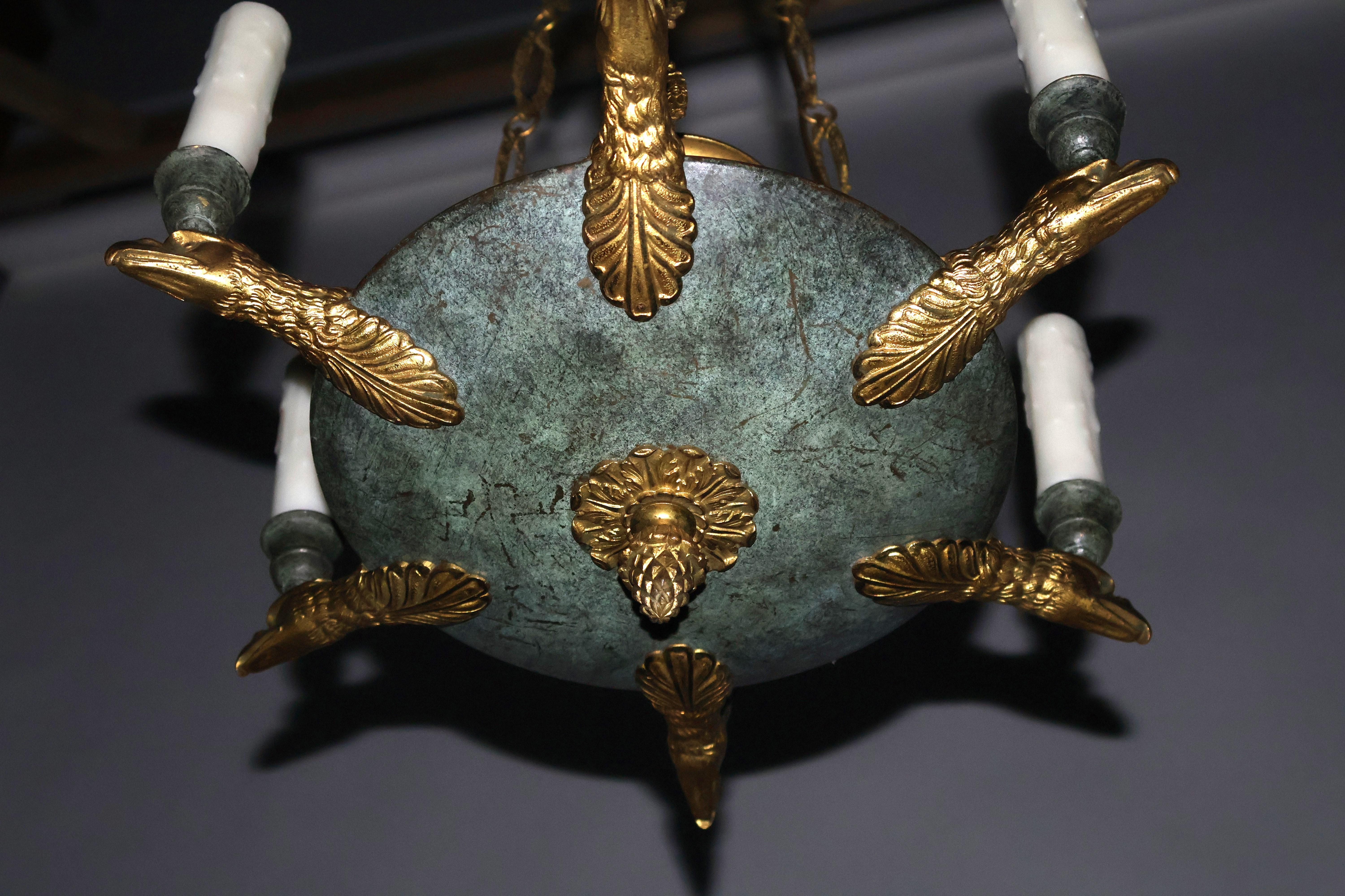 Vergoldeter Bronze-Kronleuchter im Empire-Stil im Angebot 4