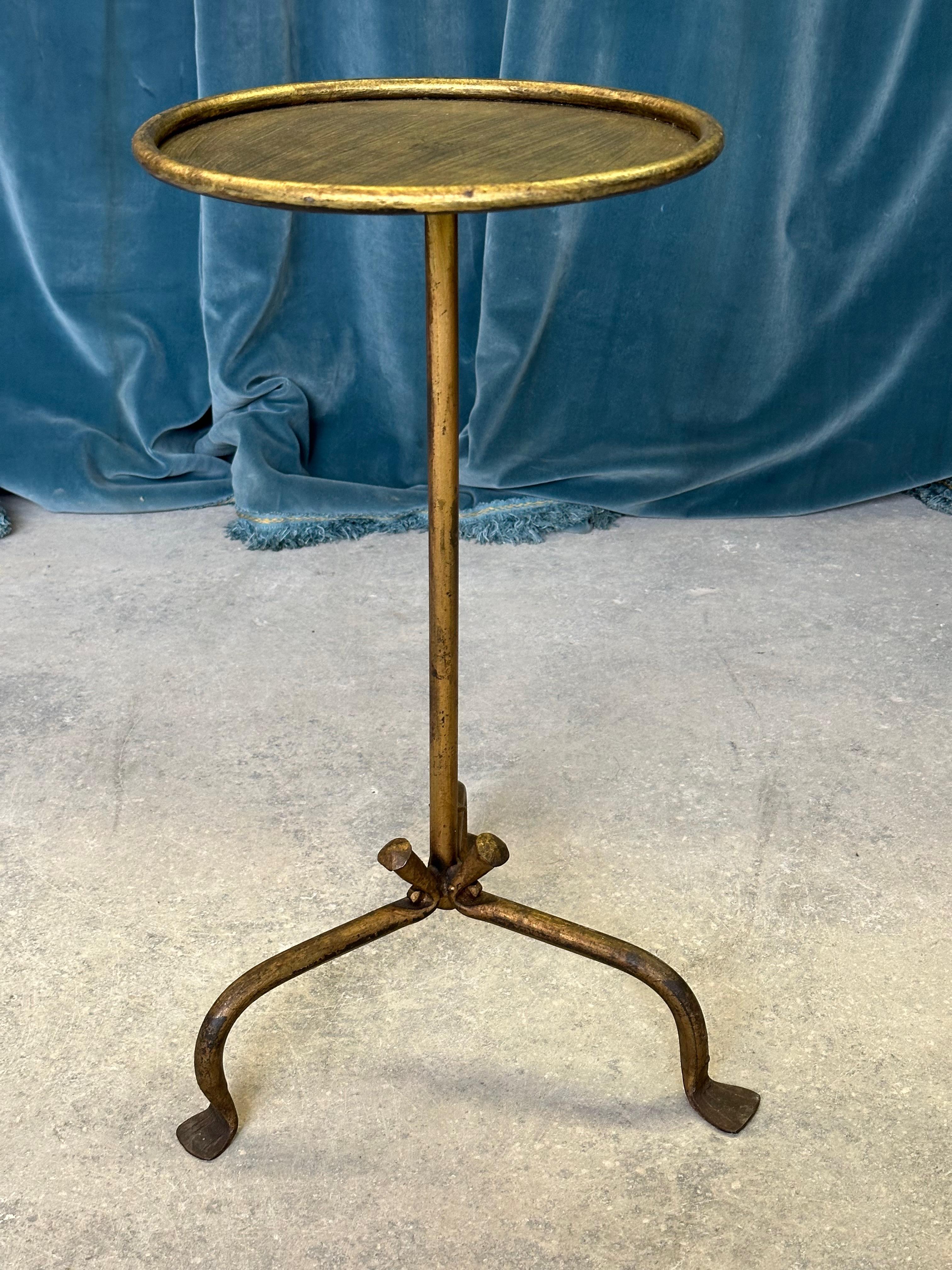Small Gilt Iron Drinks Table on a Curved Tripod Base  In Good Condition For Sale In Buchanan, NY