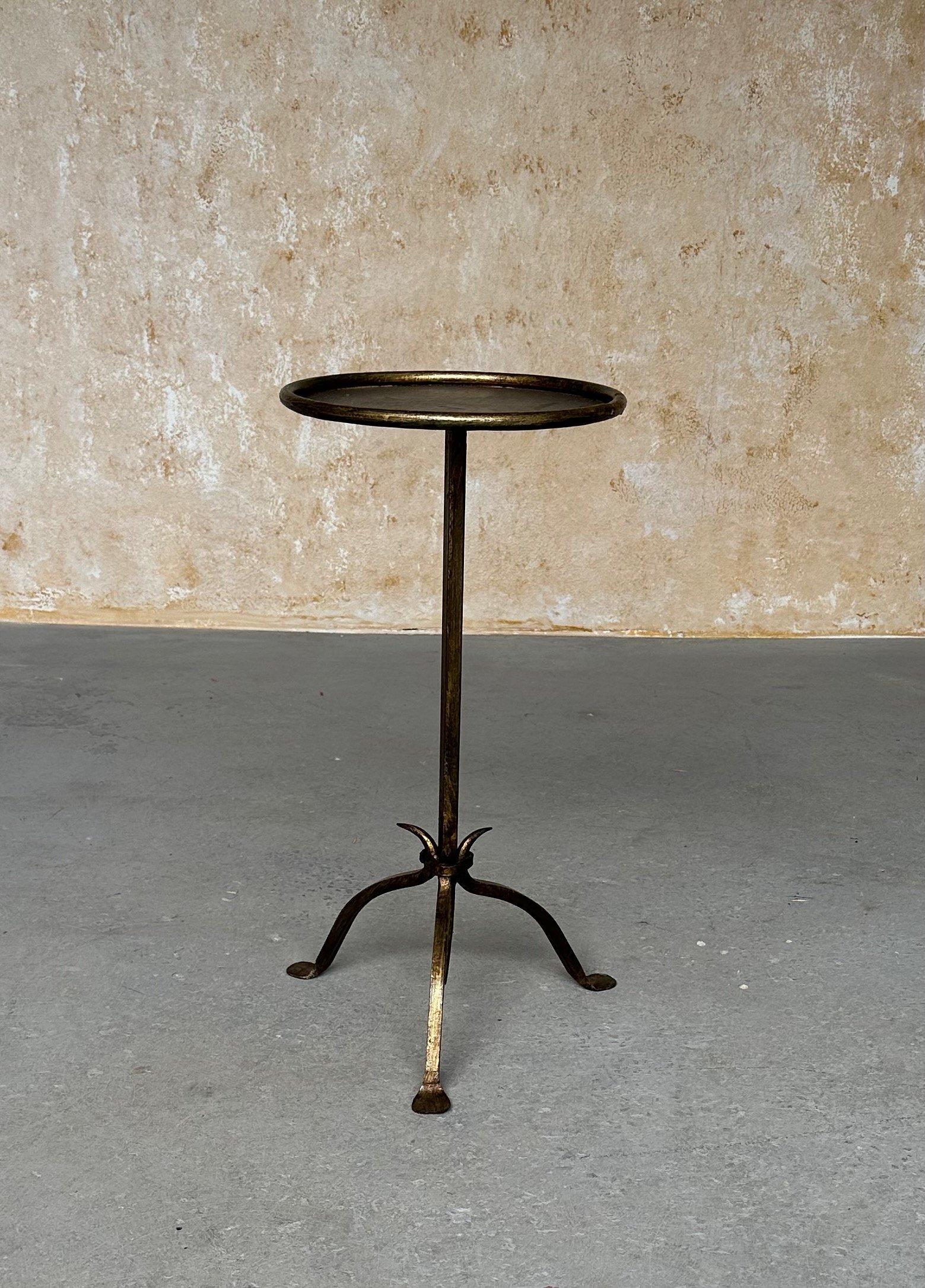 This lovely Spanish iron side table was recently created by accomplished artisans using traditional iron-working methods, and has a hand-applied gold patina with dark undertones that replicates the finish in vintage pieces. The table features a