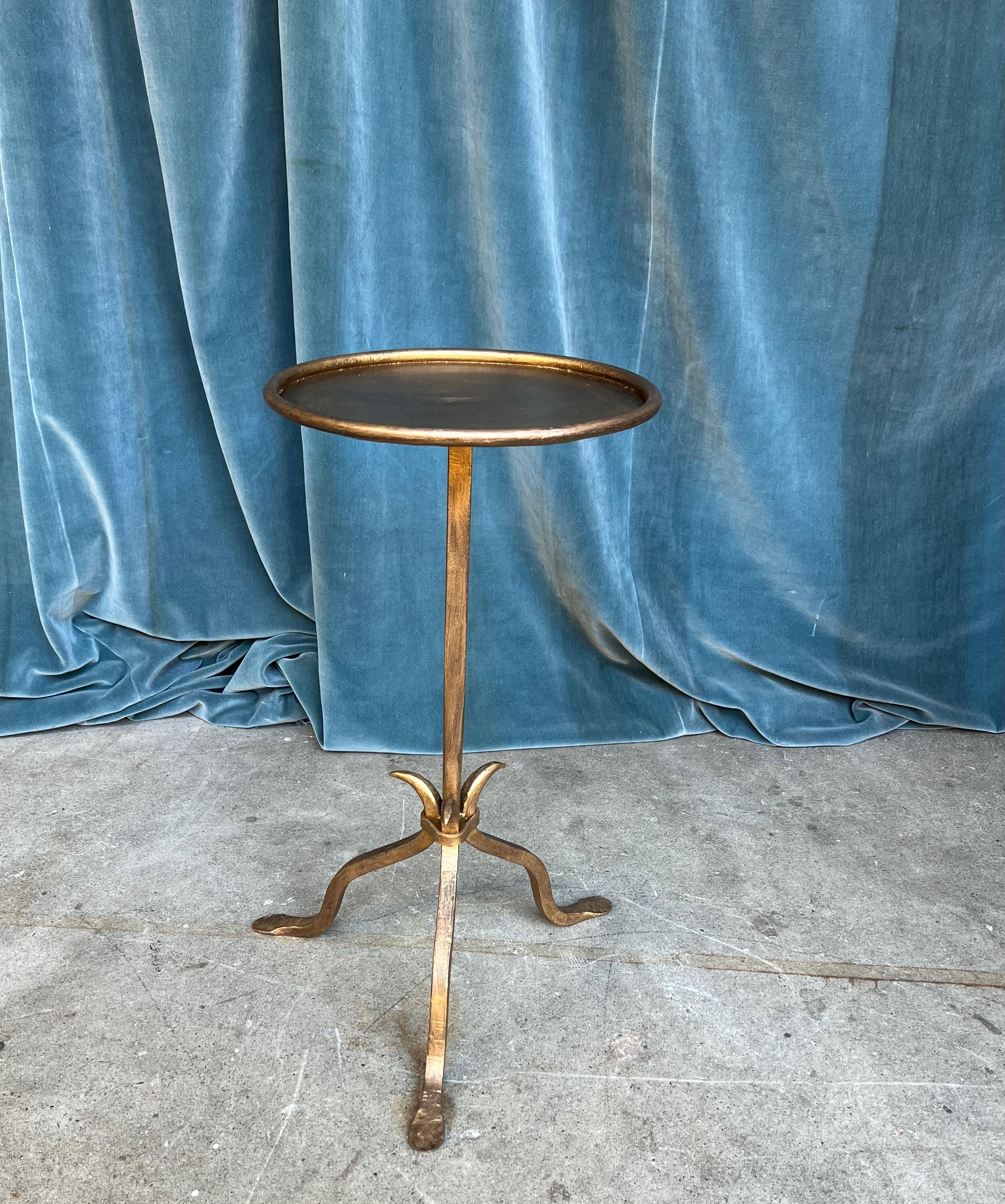 Small Gilt Metal Drinks Table on a Tripod Base In Good Condition For Sale In Buchanan, NY