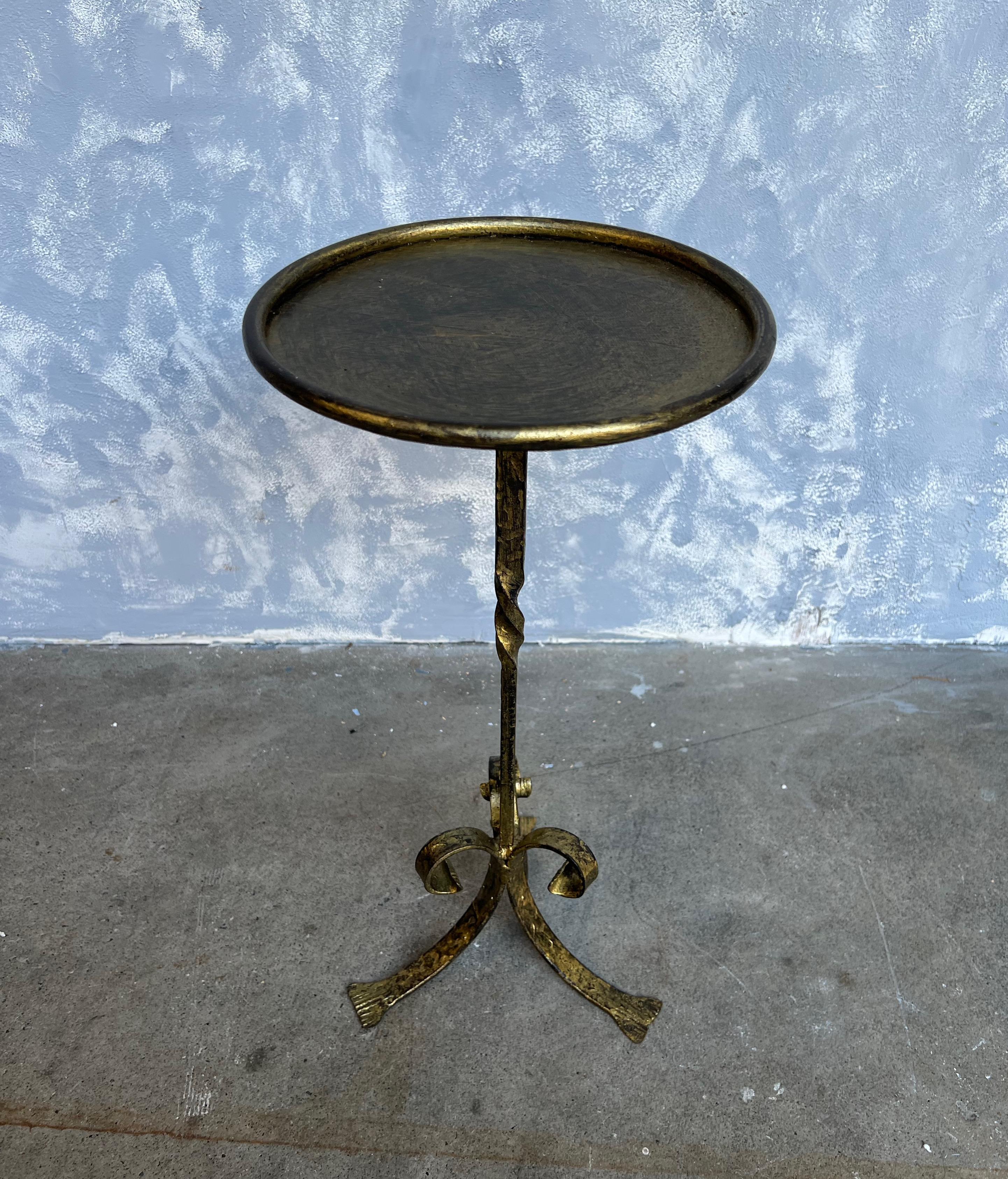 Spanish Gilt Iron Drinks Table with Scrolled Tripod Base In Good Condition In Buchanan, NY