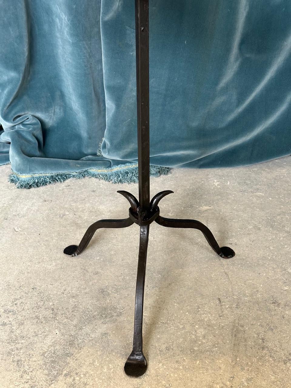 Small Gilt Spanish Drinks Table with Painted Base In Good Condition In Buchanan, NY