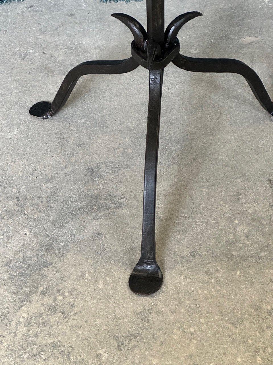 XXIe siècle et contemporain Petite table à boissons espagnole dorée avec base peinte en vente