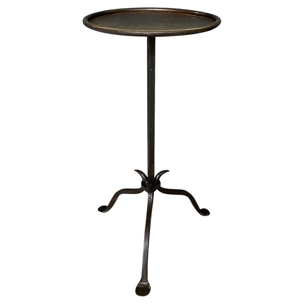 Petite table à boissons espagnole dorée avec base peinte