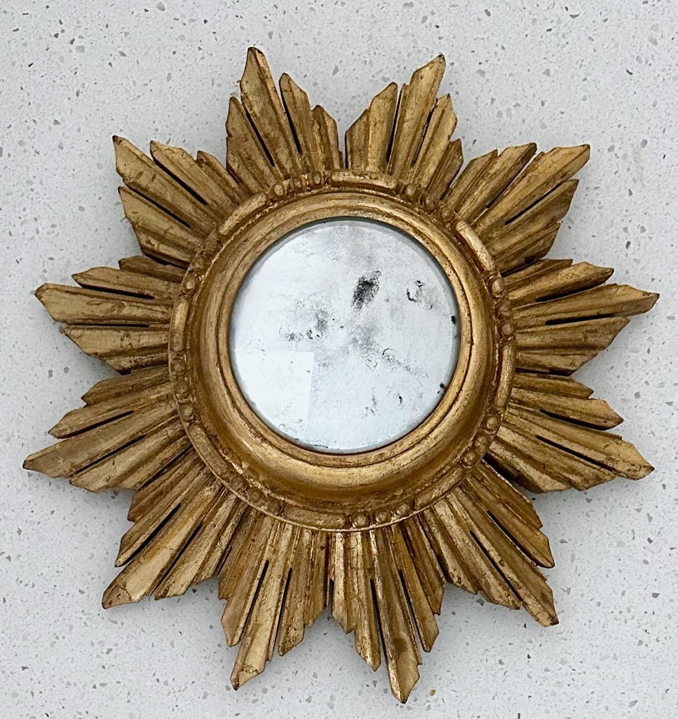 Small Giltwood Sunburst Convex Wall Mirror In Good Condition For Sale In Palm Springs, CA