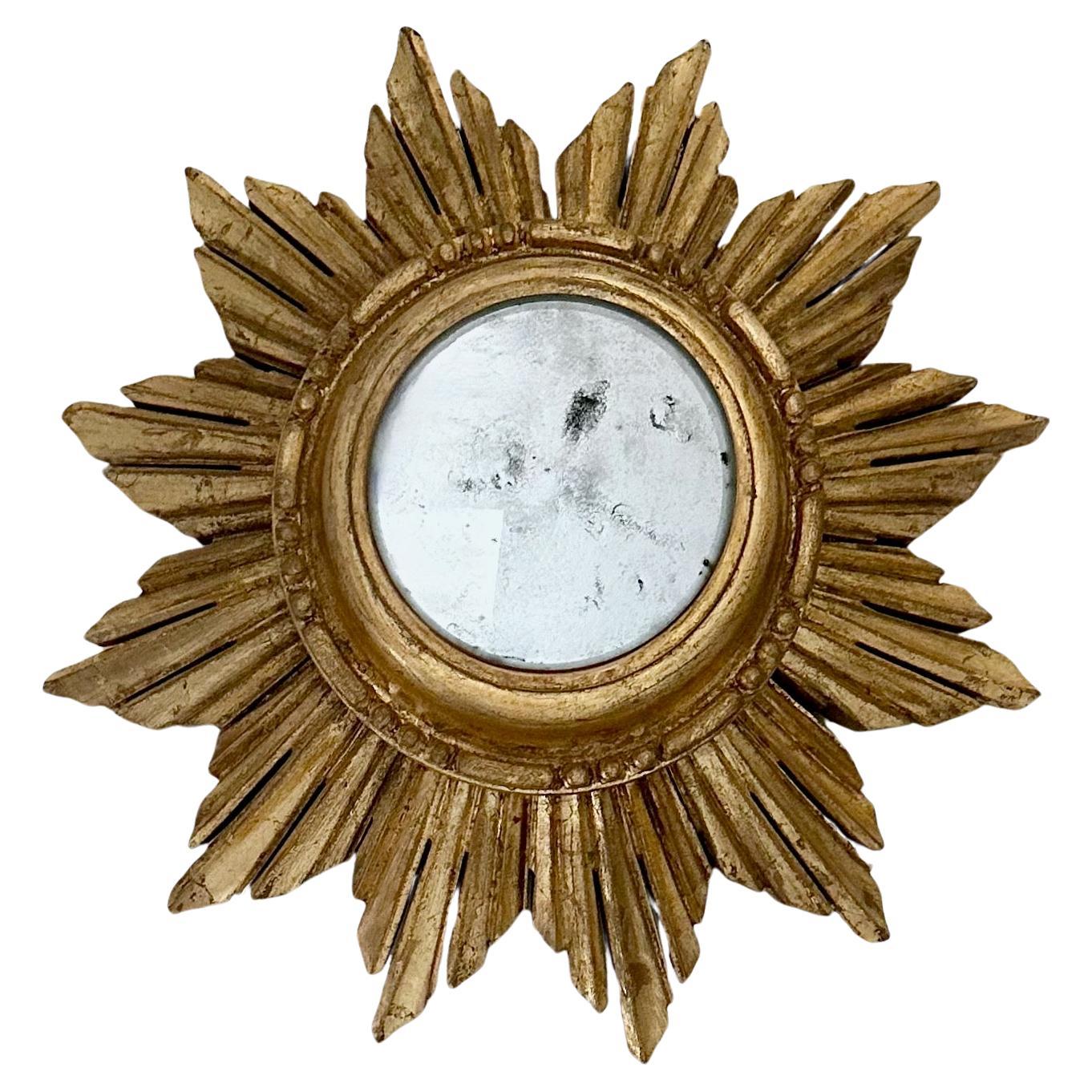 Kleiner konvexer Wandspiegel aus Giltwood mit Sonnenschliff im Angebot