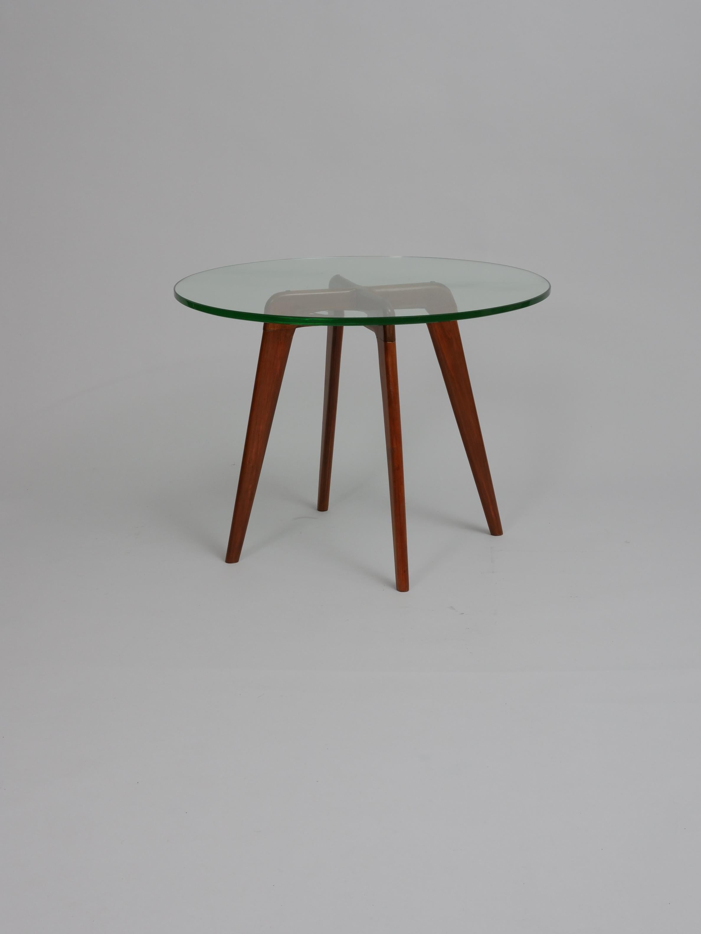 Mid-Century Modern Small Gio Ponti style side table For Sale
