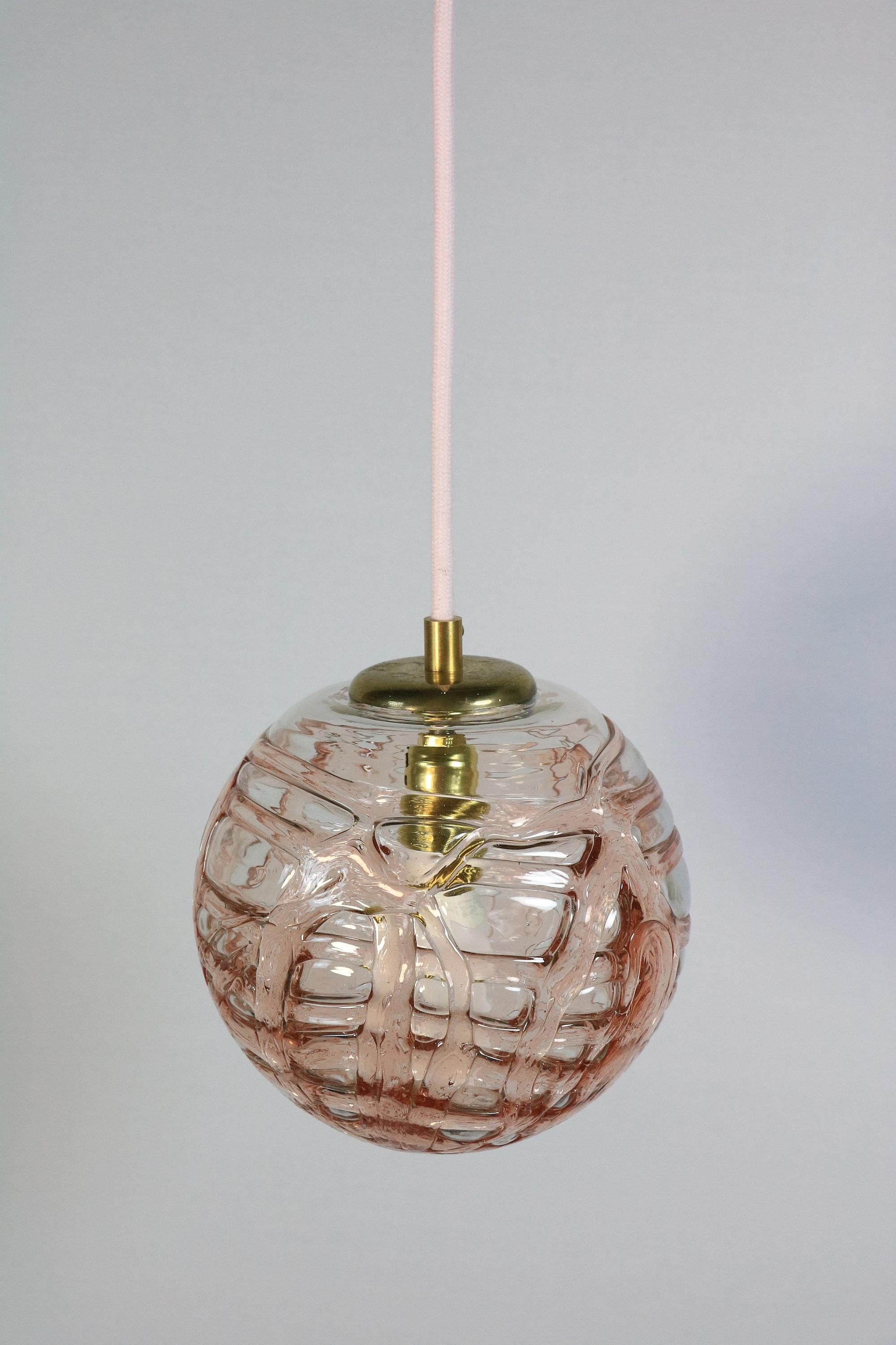 Pequeña Lámpara Colgante de Bola de Cristal de Doria, Cristal de Murano, Rosa Raro, Años 70 Moderno de mediados de siglo en venta