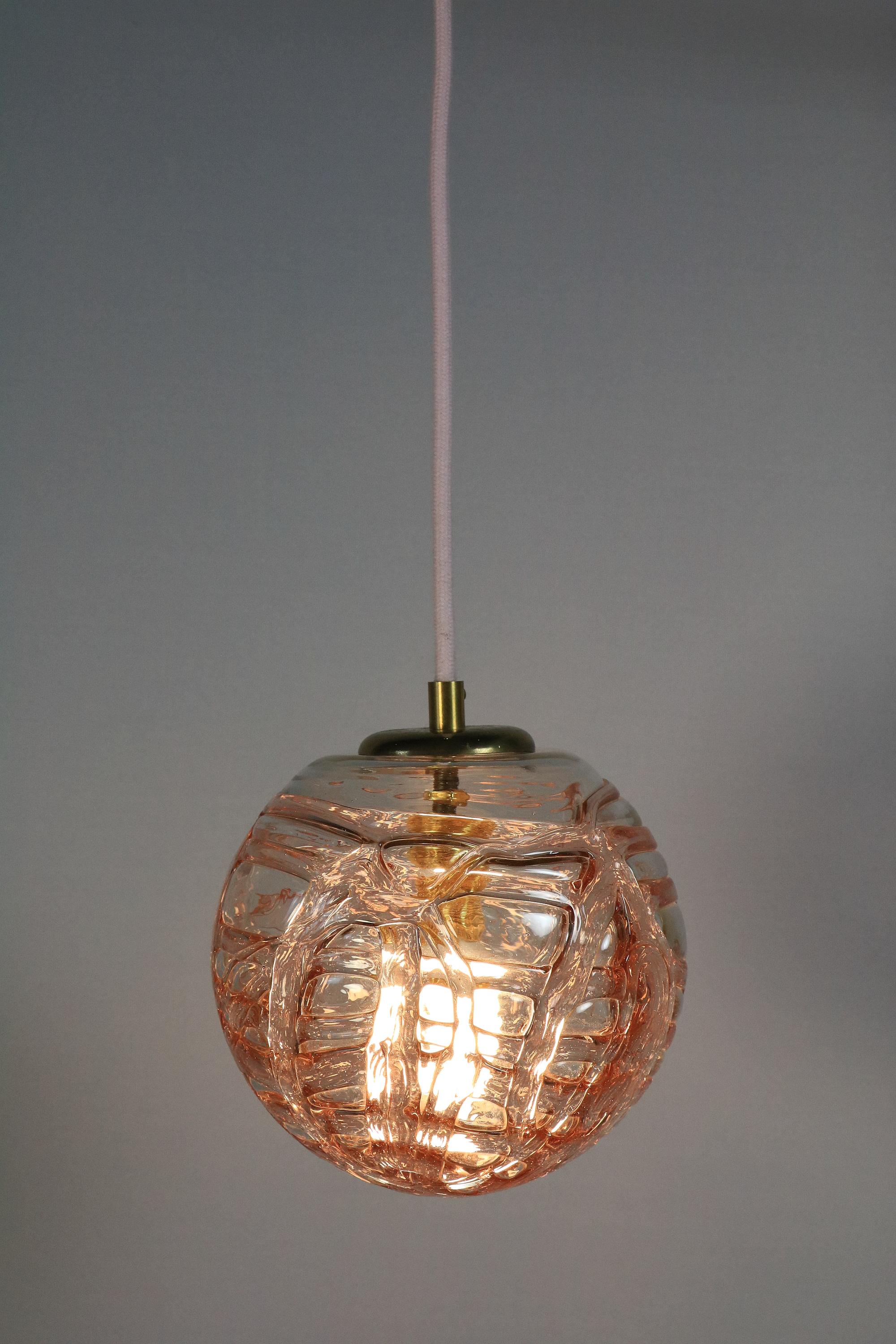 Pequeña Lámpara Colgante de Bola de Cristal de Doria, Cristal de Murano, Rosa Raro, Años 70 finales del siglo XX en venta