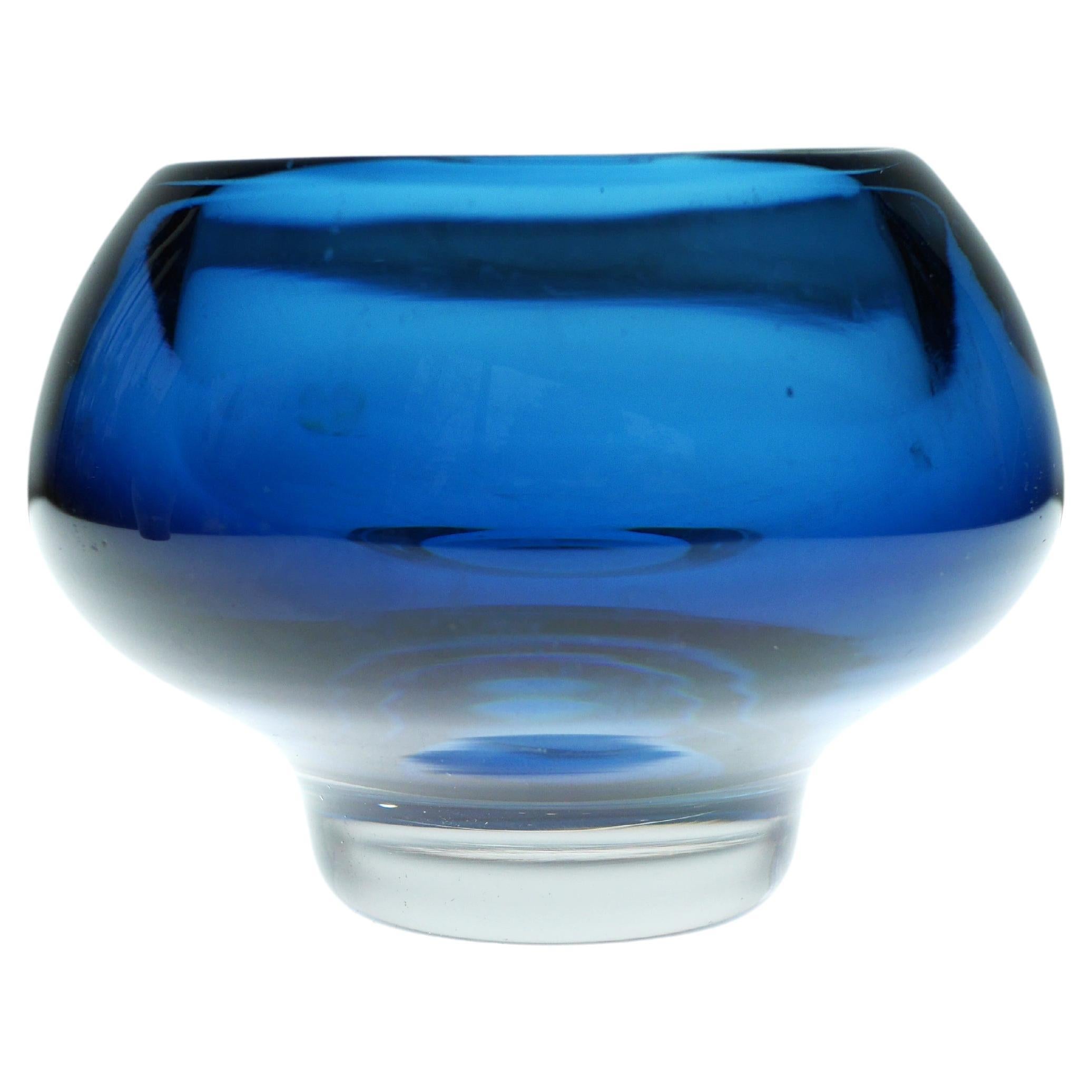 Small glass bowl by Mona Morales-Schildt for Kosta Boda, Sweden. Signed. For Sale