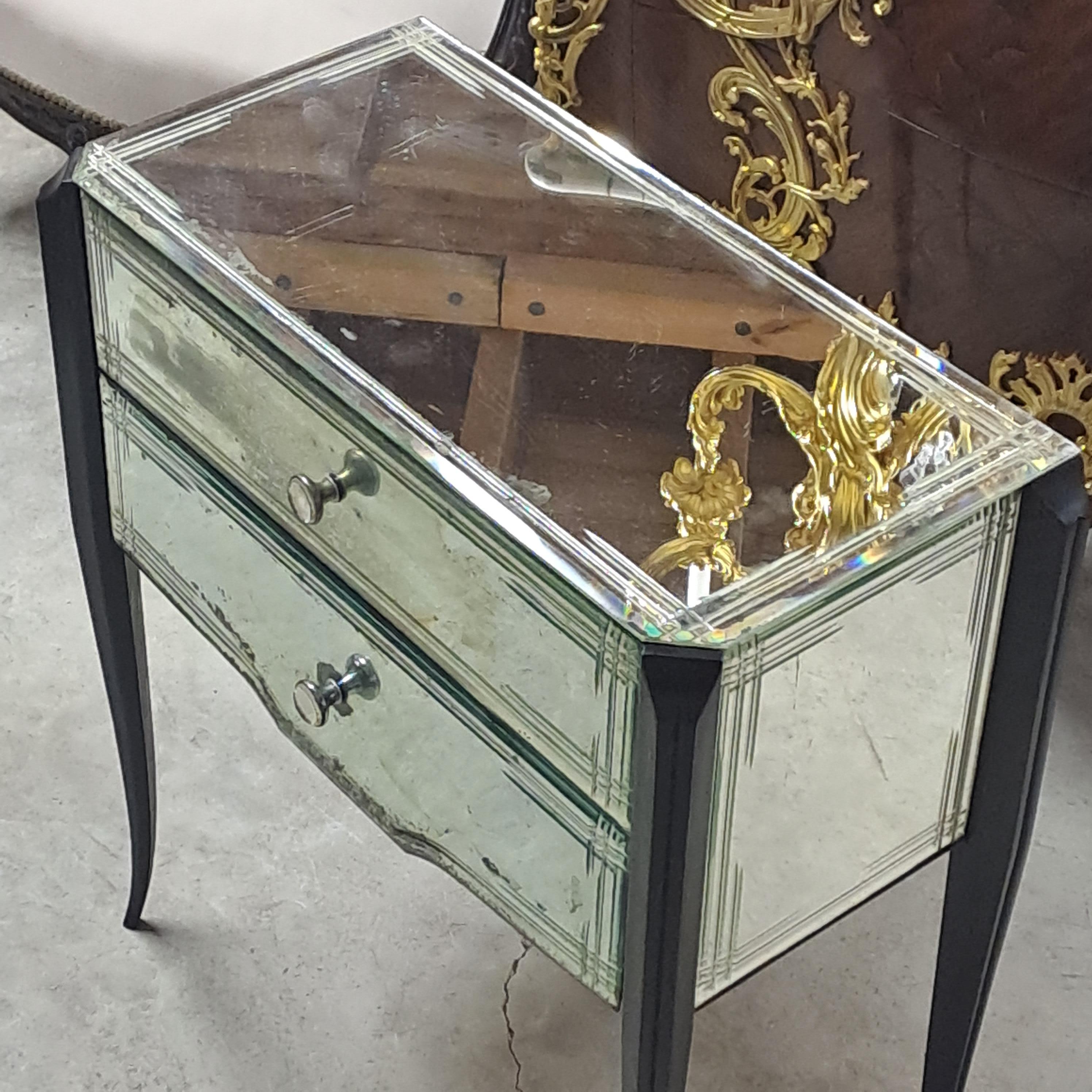 Small Glass Commode - Design From The 50s For Sale 3