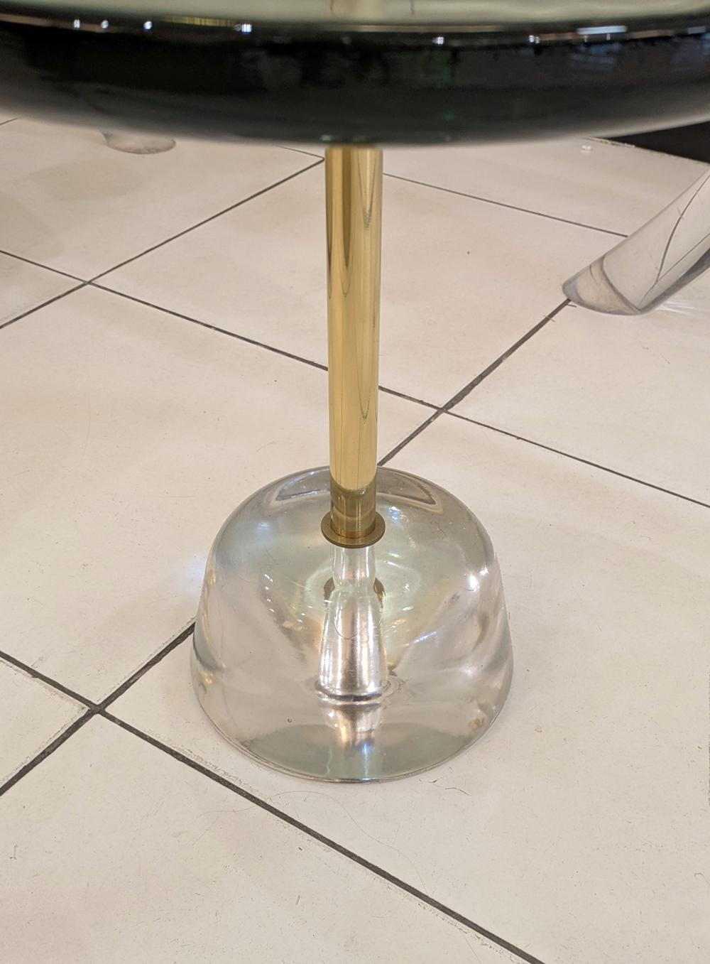 Laiton Petit guéridon en verre en vente