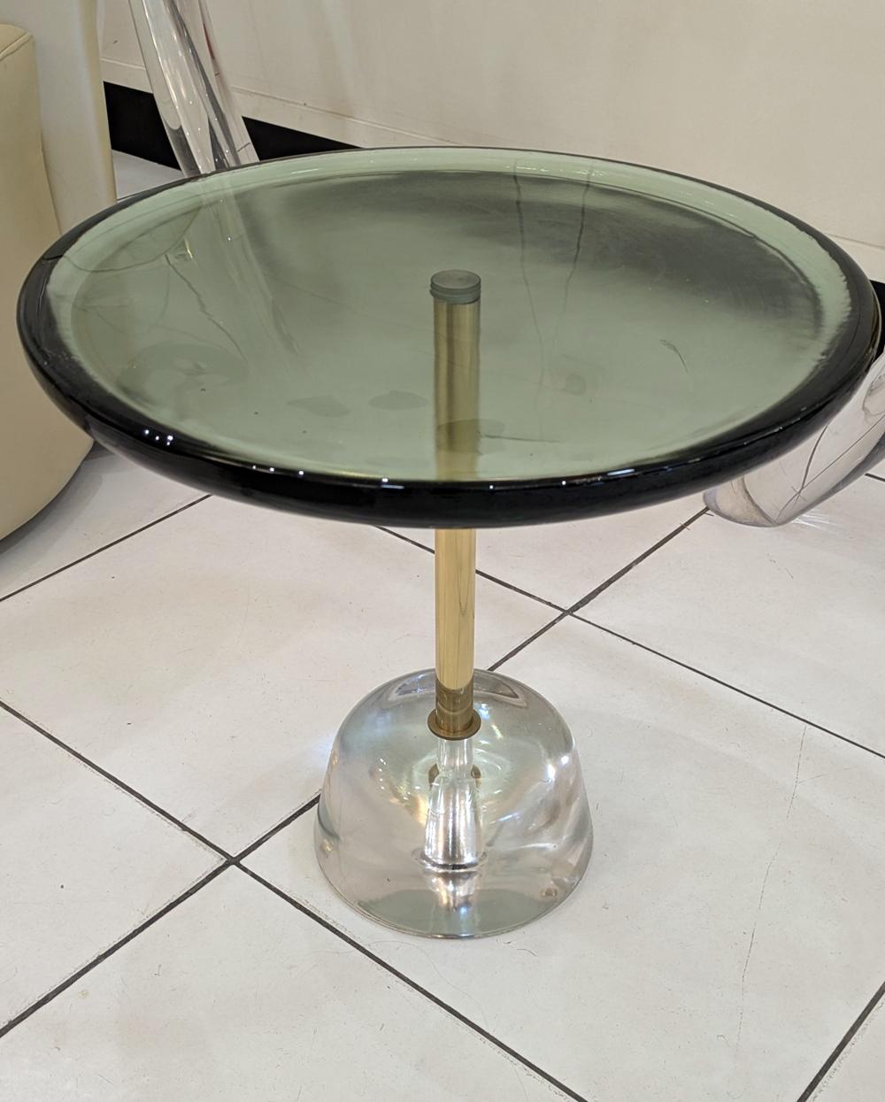Petit guéridon en verre en vente 2