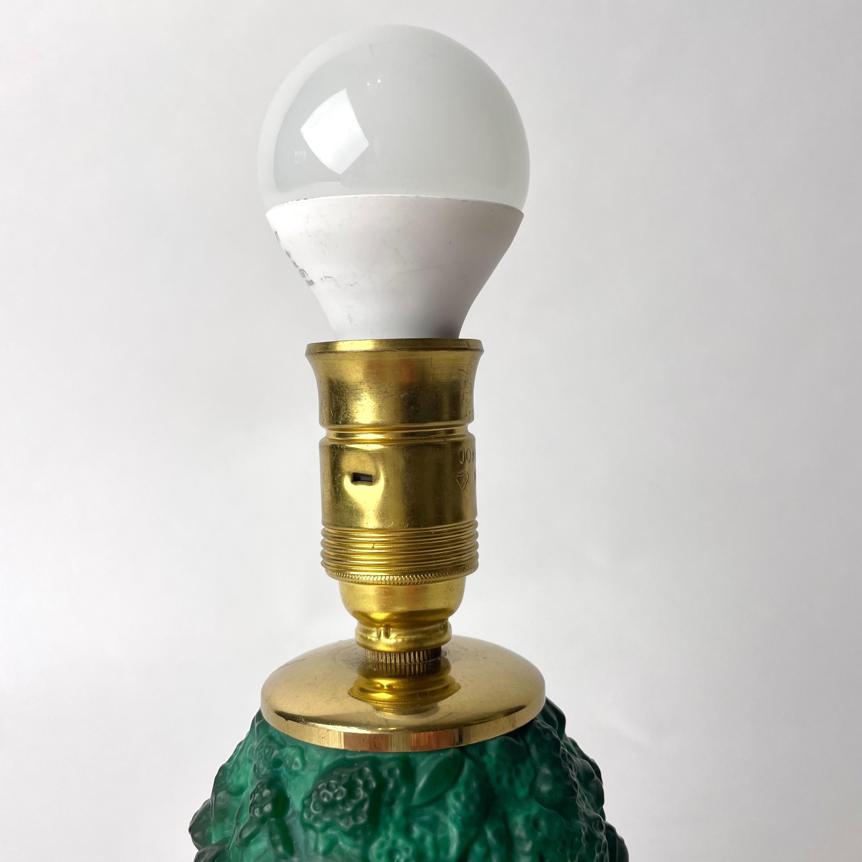 Petite lampe de bureau en verre. Conçu par H. Hoffman & C. Schlevogt en vente 1