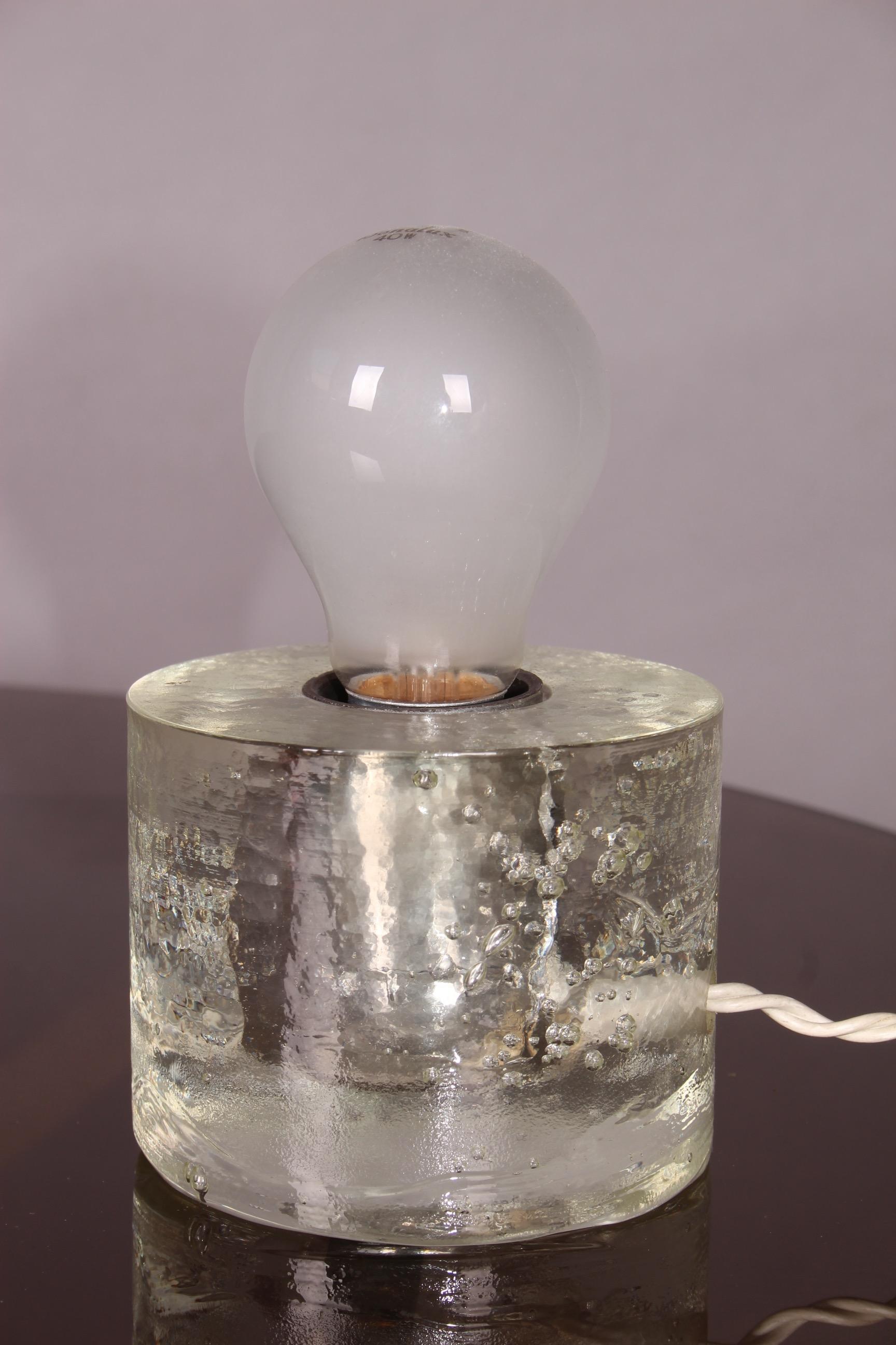 Small Glass Table Lamp In Good Condition In grand Lancy, CH