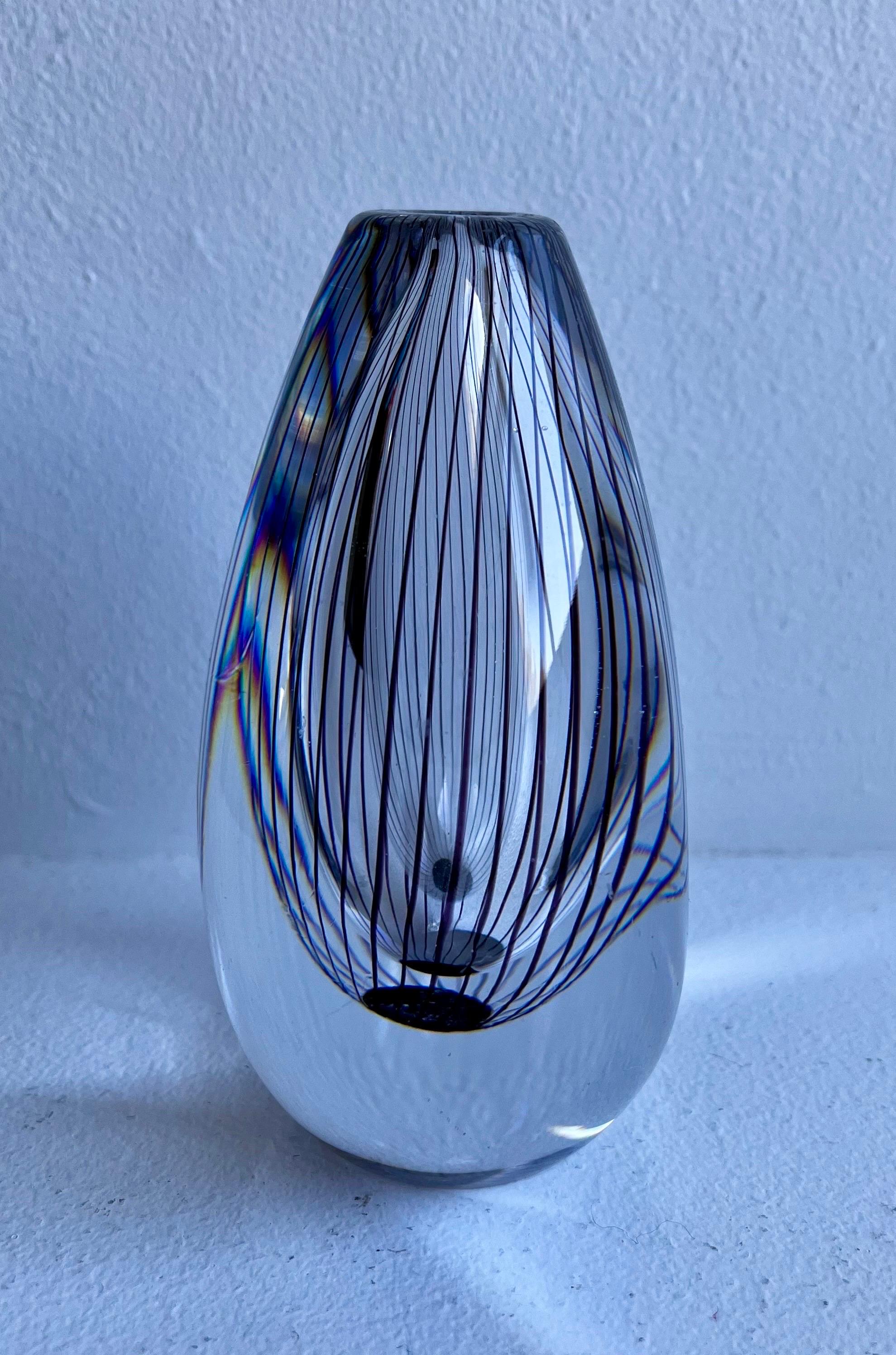 Piccolo vaso di vetro di Vicke Lindstrand per Kosta, anni '50 in vendita 1