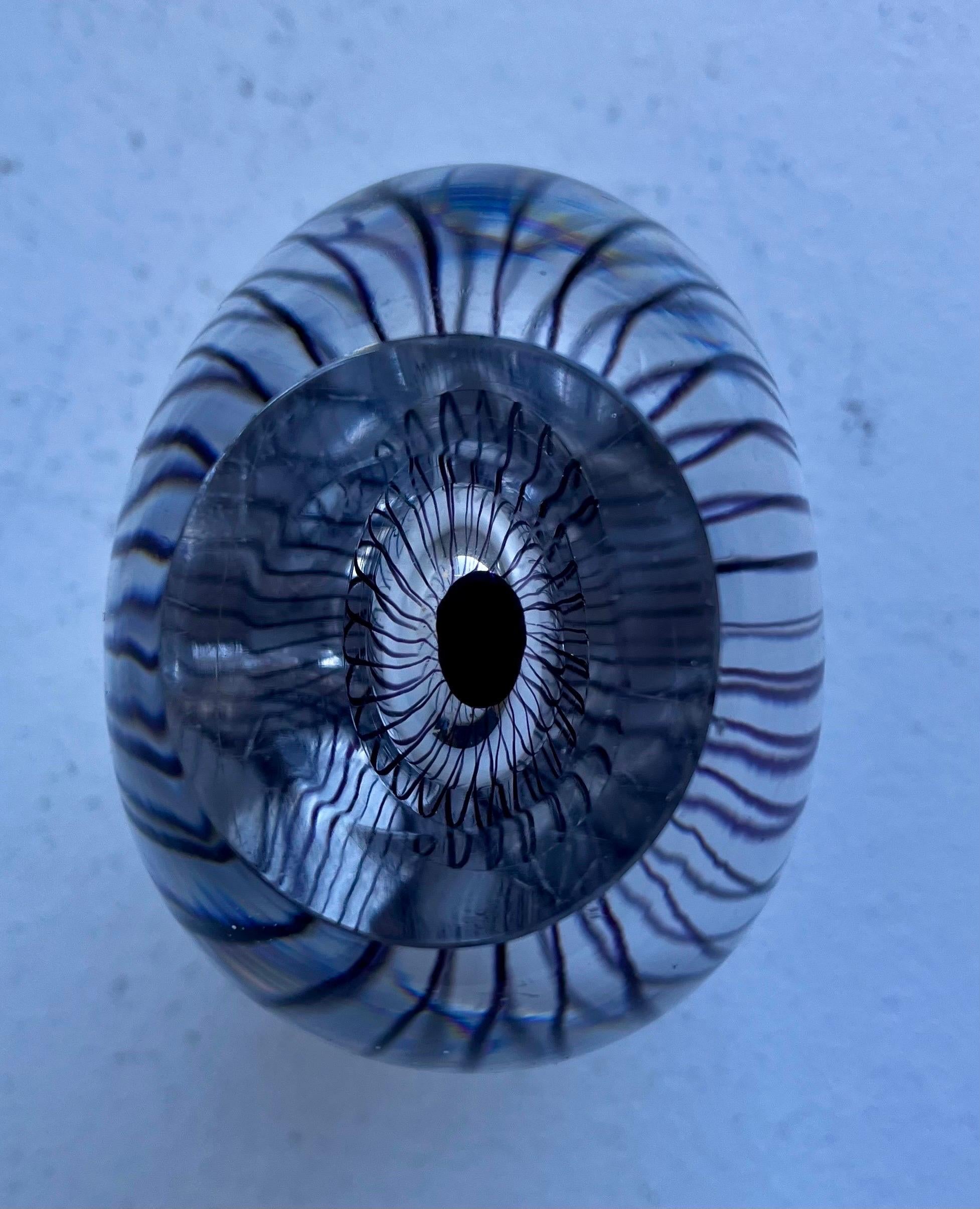 Piccolo vaso di vetro di Vicke Lindstrand per Kosta, anni '50 in vendita 2