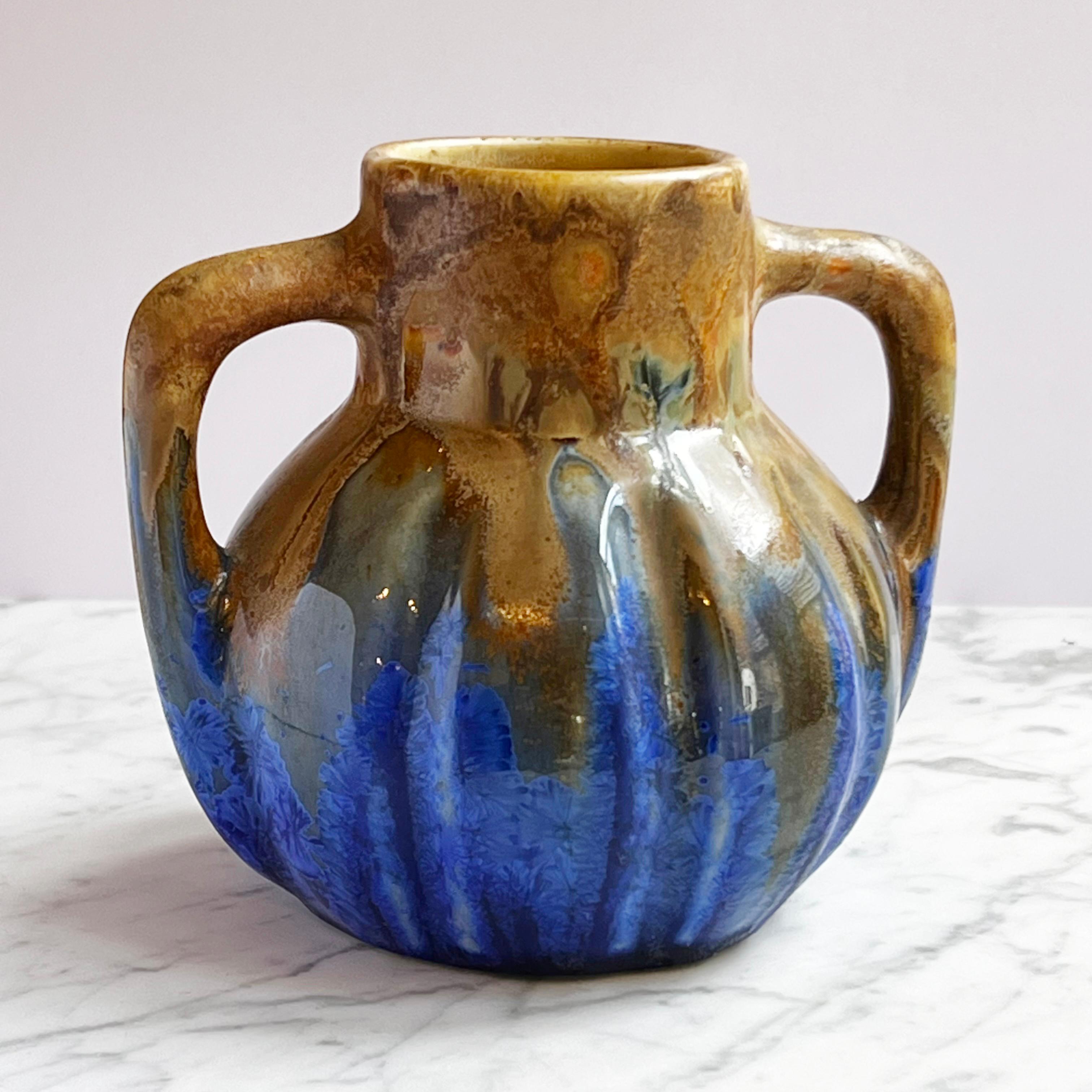Pequeño jarrón de cerámica esmaltada firmado por Gilbert Méténier en Francia en los años 20 Art Nouveau en venta