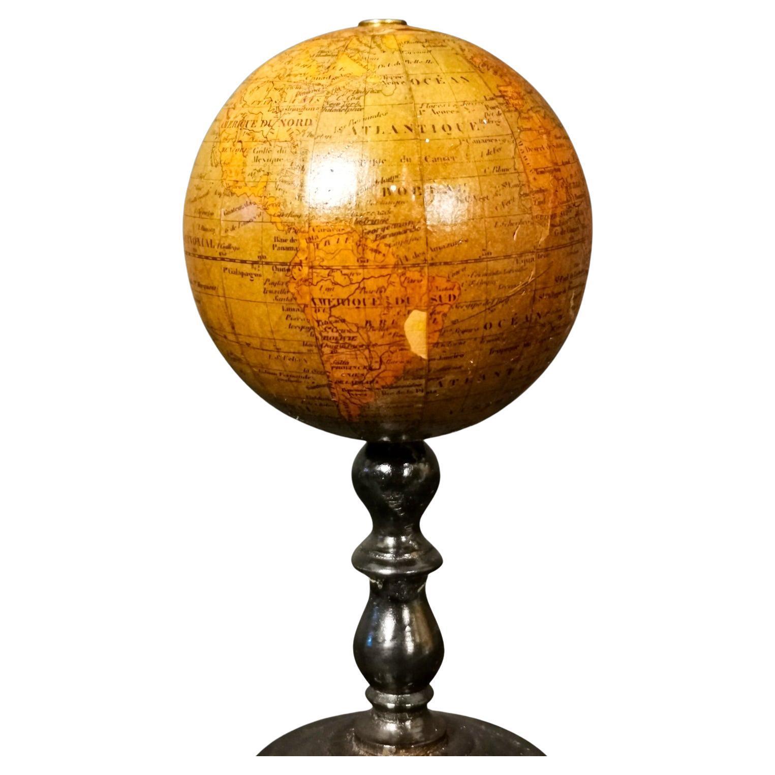 Petit globe du XIXe siècle en vente 5