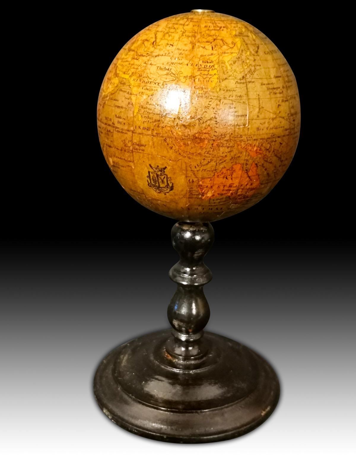 Small Globe from the 19th Century For Sale 2