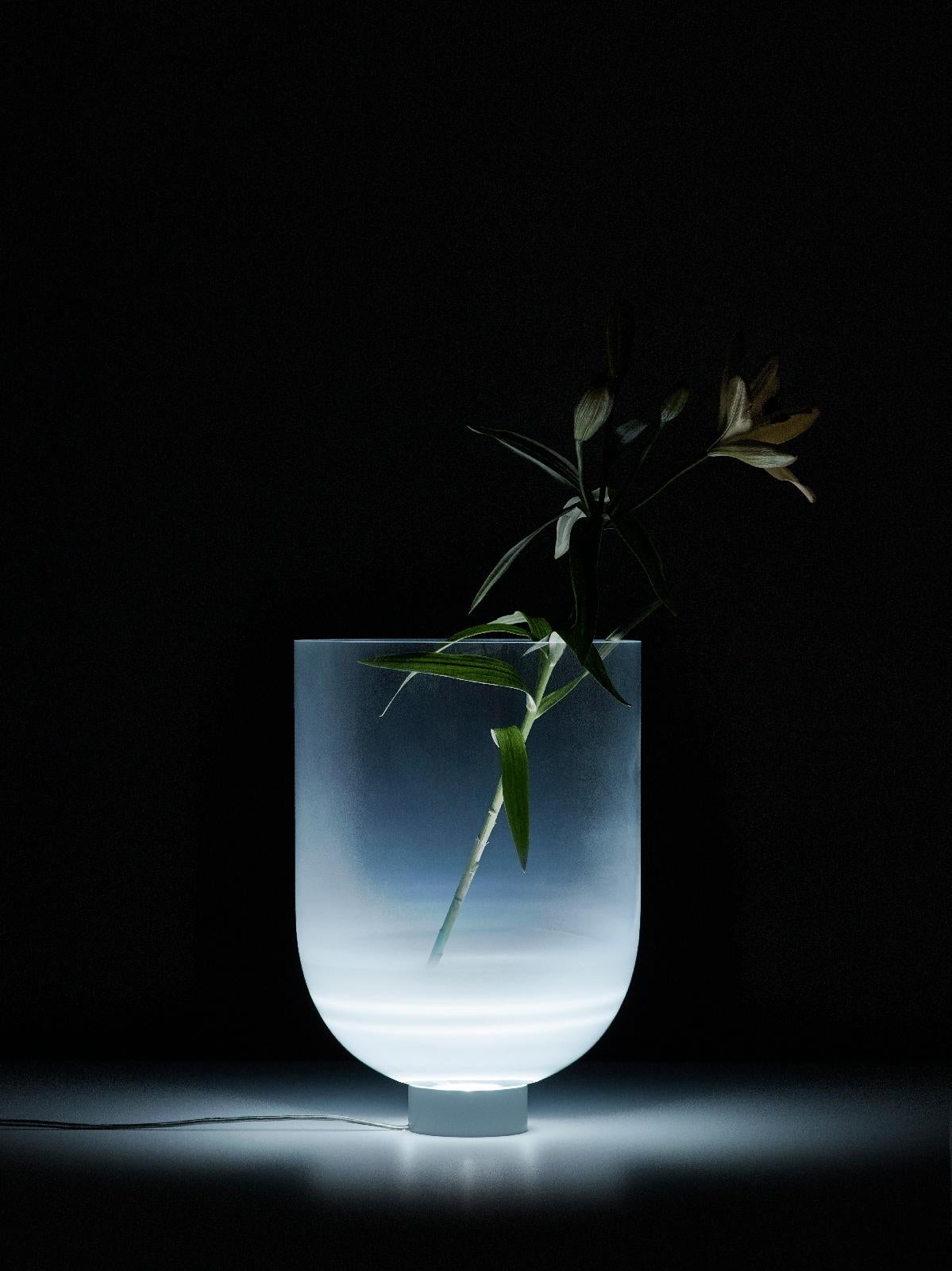 Small Glowing Vase Table Lamp by Dechem Studio In New Condition For Sale In Geneve, CH