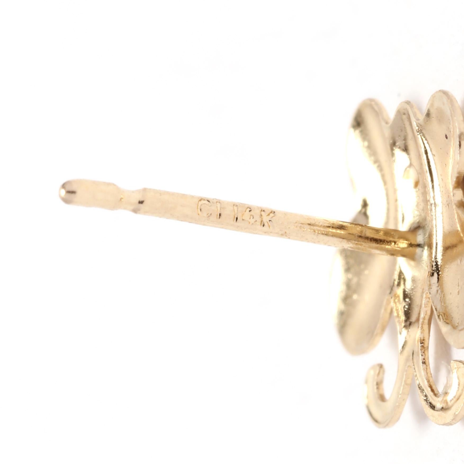 Petites clous d'oreilles papillon en or jaune 14 carats, longueur 1/4 pouce, légère  Bon état - En vente à McLeansville, NC