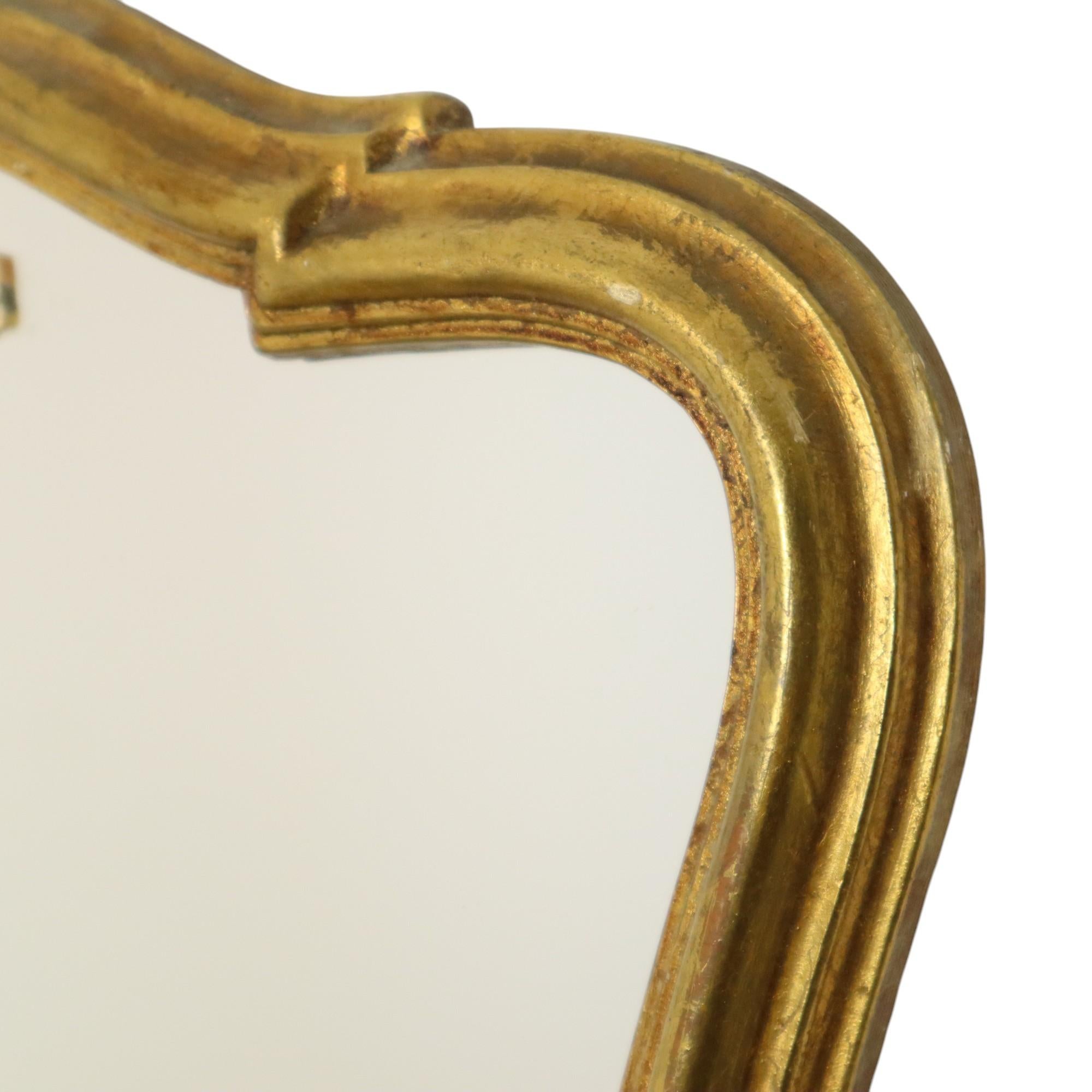 Pequeño Espejo Barroco Dorado Hoja de Oro Francia Clásica Años Sesenta en Bueno estado para la venta en Poperinge, BE