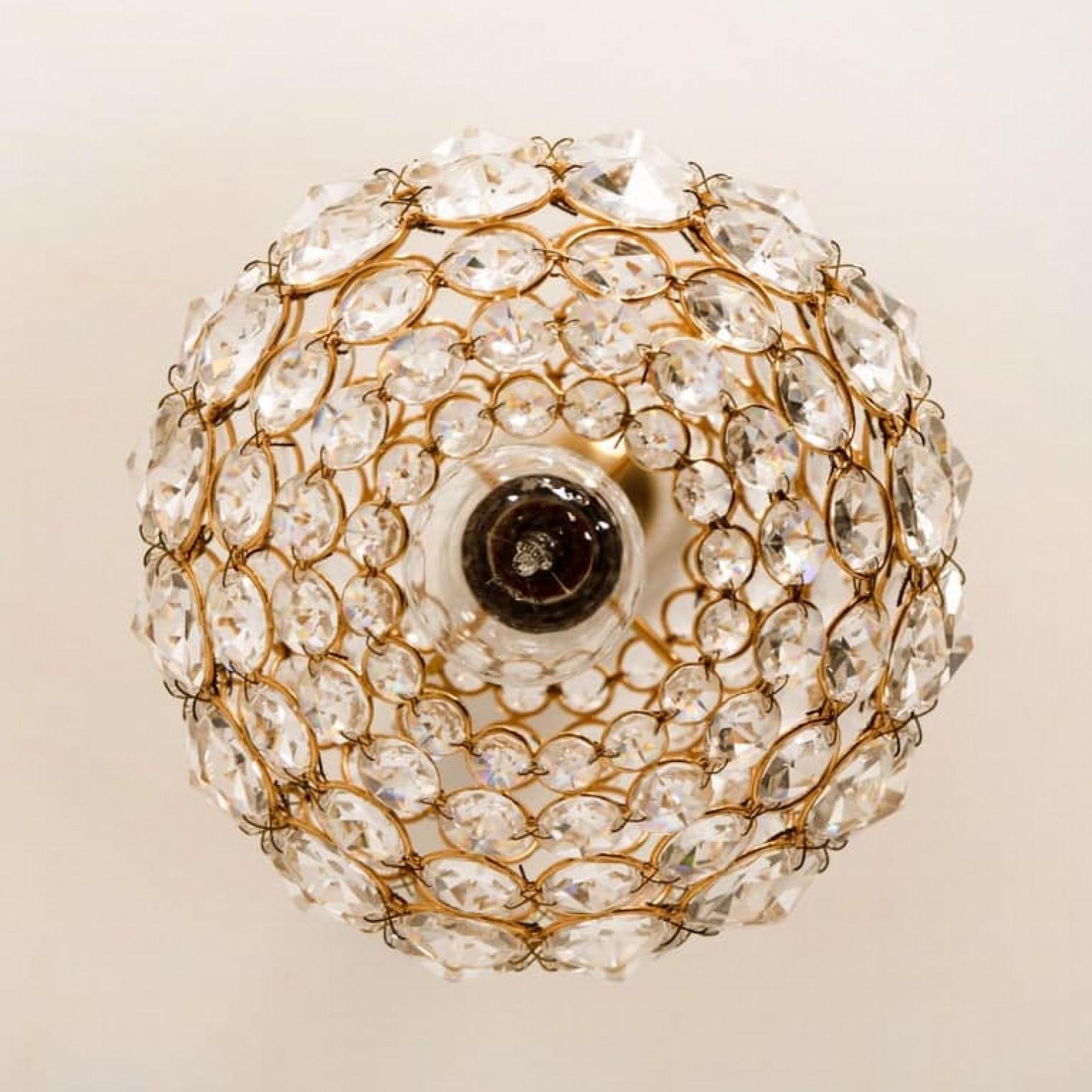 Piccola lampada a sospensione in ottone placcato oro e cristallo di Palwa, anni '60 in vendita 10