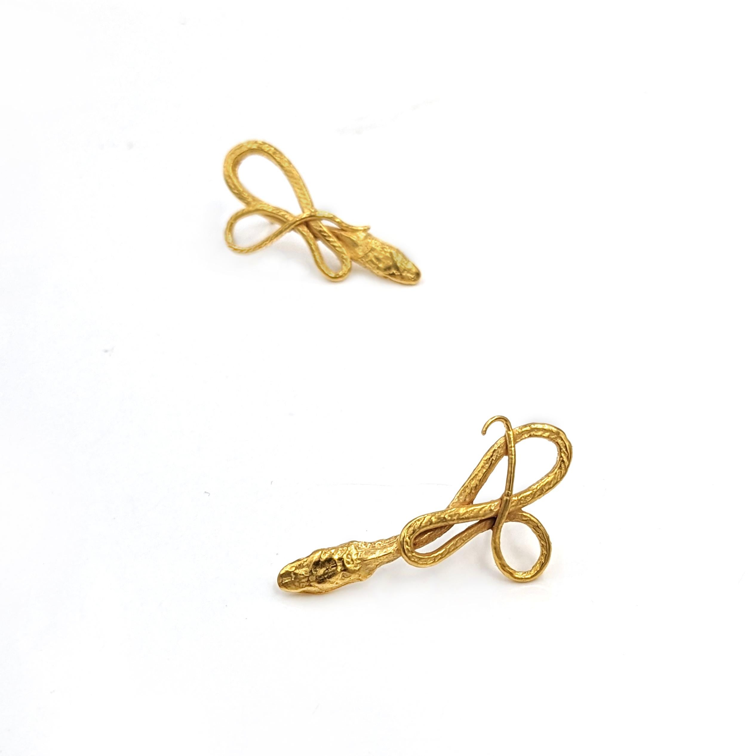 Small Gold Serpentine Earrings In New Condition For Sale In Asheville, NC