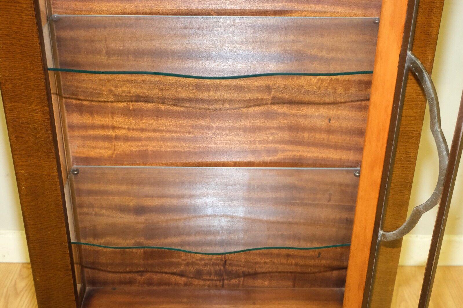 SMALL GORGEOUS WALNUT GLAZED BOOKCASE WiTH GLASS SHELVES ON QUEEN ANN STYLE LEGS For Sale 1