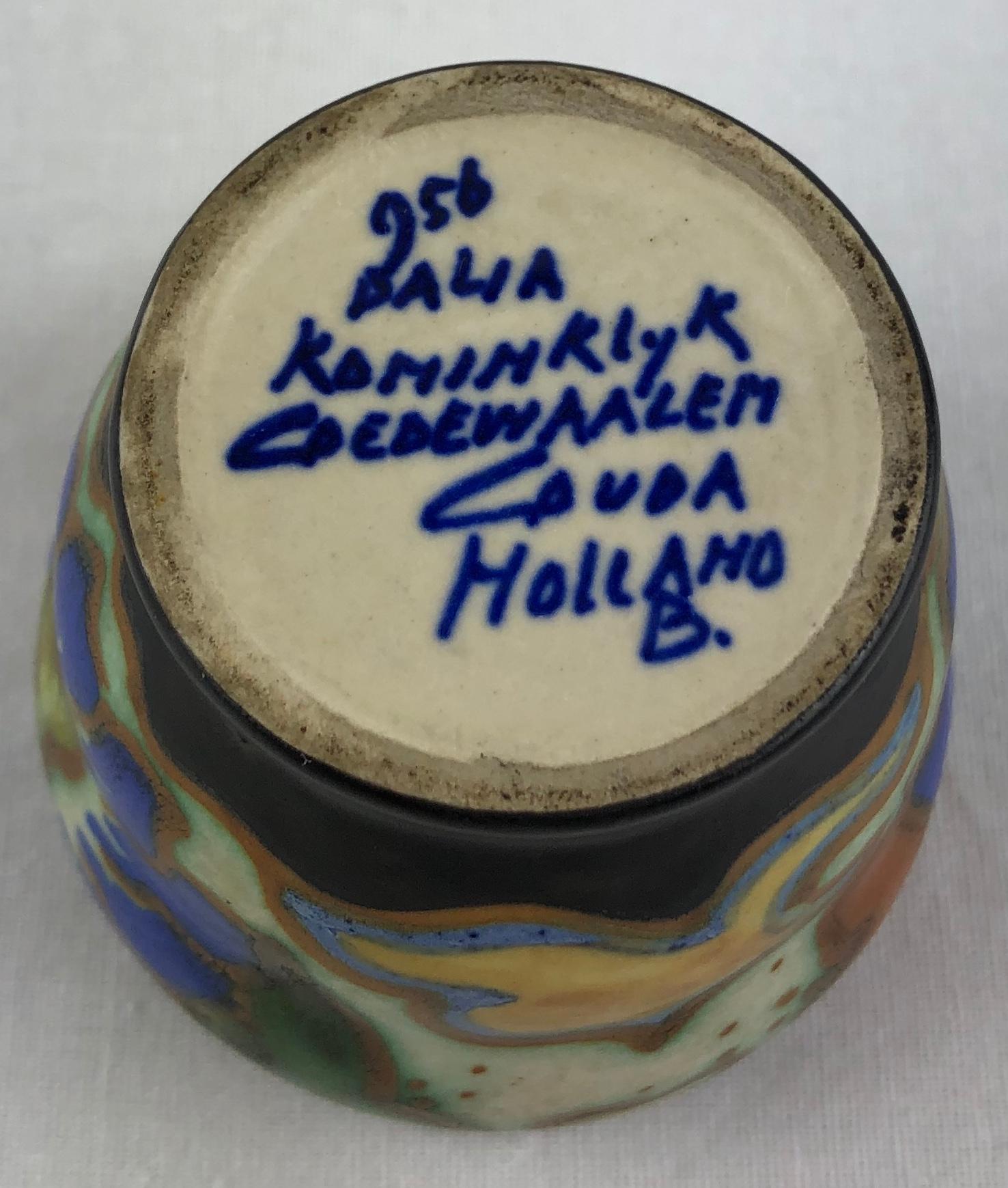 Small Gouda Pottery Art Nouveau Decorative Cup or Pen Pencil Holder In Good Condition For Sale In Miami, FL