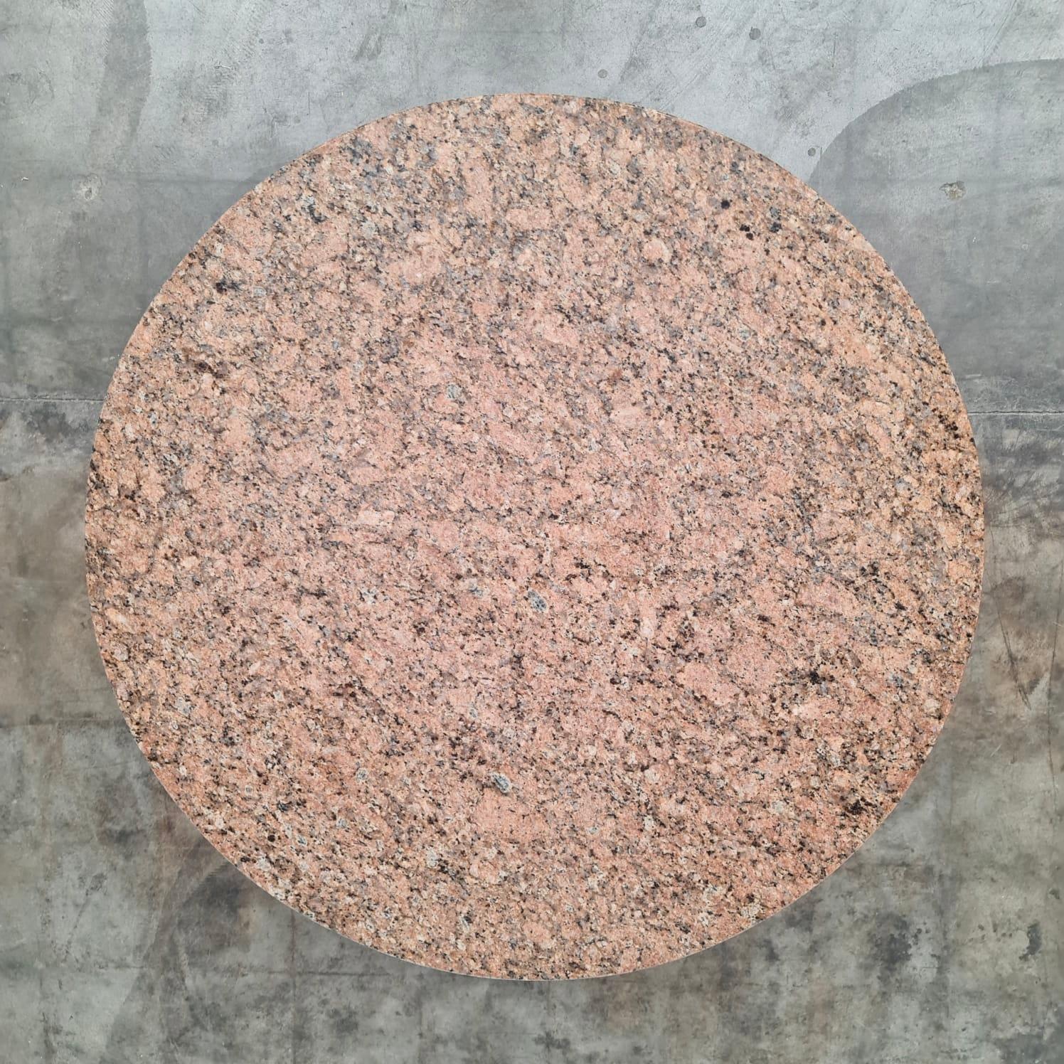 Kleiner Bistrotisch mit Granitplatte im Zustand „Gut“ im Angebot in LYON, FR
